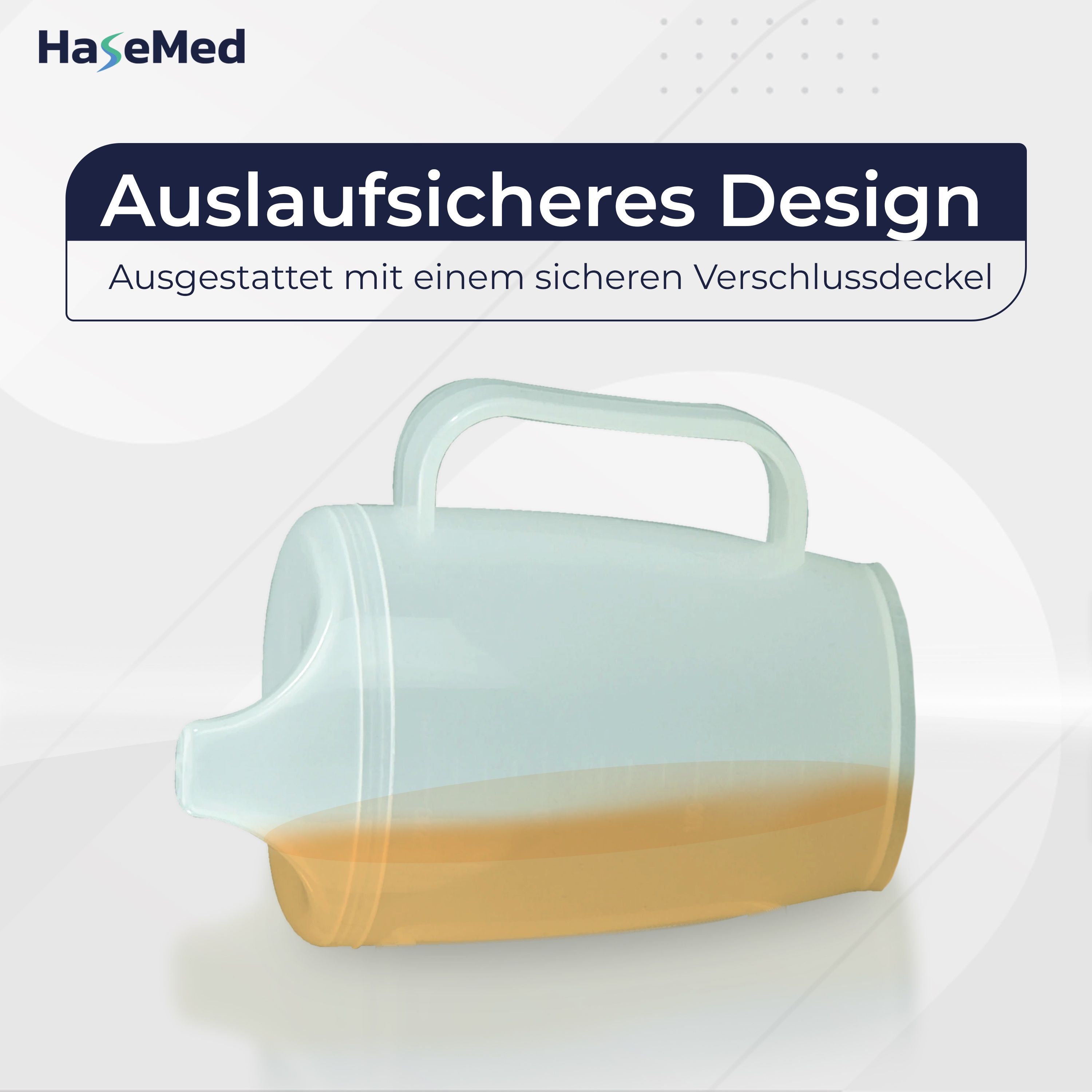 Hellgrauer Trinkbecher mit Griff und Tülle. Aufschrift 'Auslaufsicheres Design'. Flüssigkeit sichtbar. Marke HaseMed.