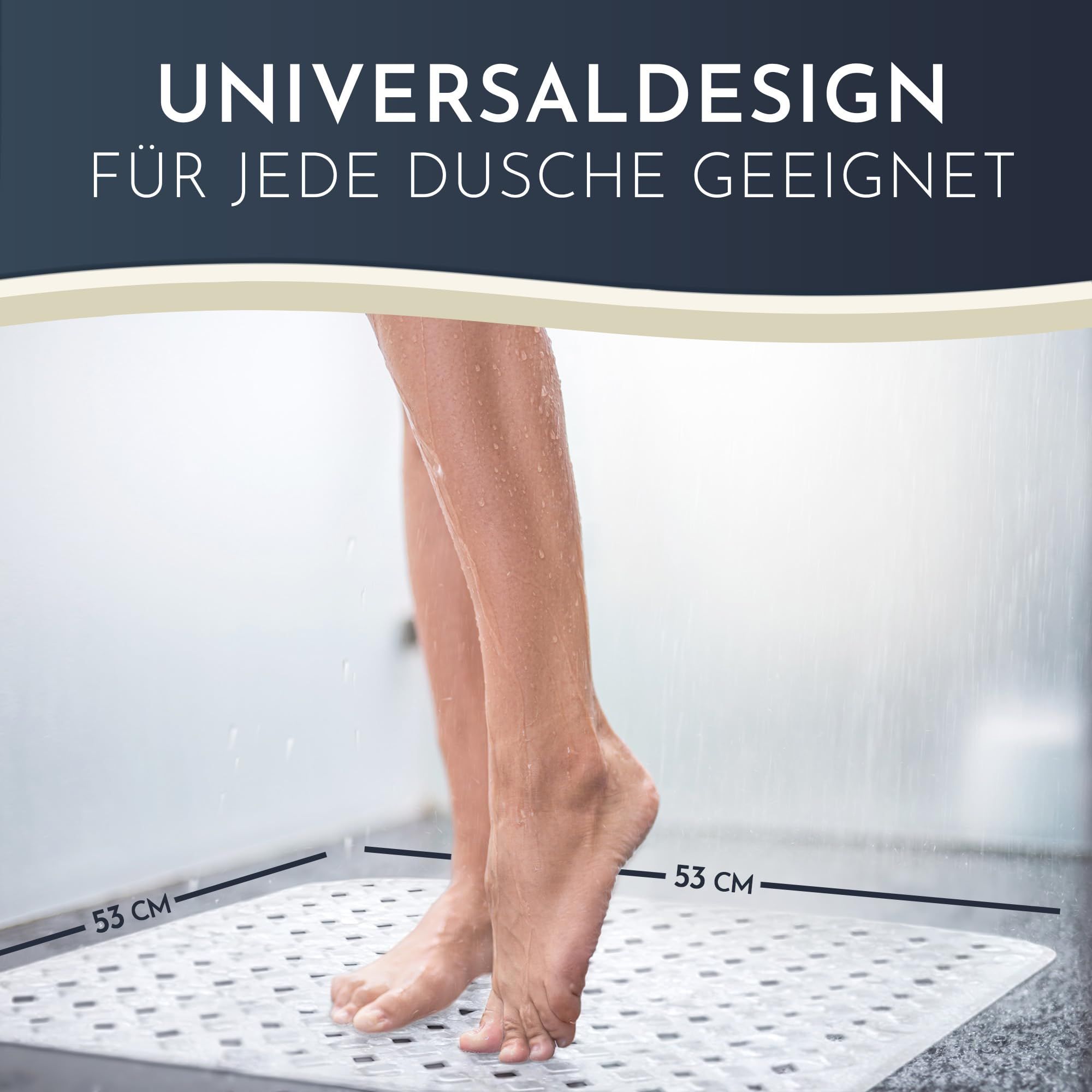 Weiße Duschmatte mit quadratischem Muster, 53 x 53 cm. Füße auf der Matte. Text: UNIVERSALDESIGN FÜR JEDE DUSCHE GEEIGNET.