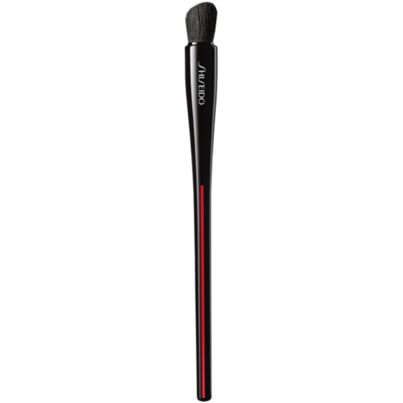 Schräger Pinsel mit schwarzem Griff und rotem Streifen. Schwarze Borsten. Marke Shiseido.