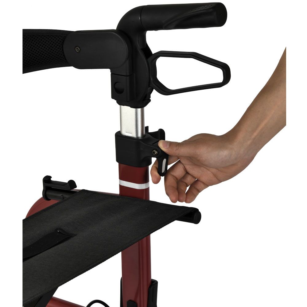 Nahaufnahme Rollator-Mechanismus. Person bedient einen Hebel. Roter Rahmen, schwarze Sitzfläche, Handgriff.