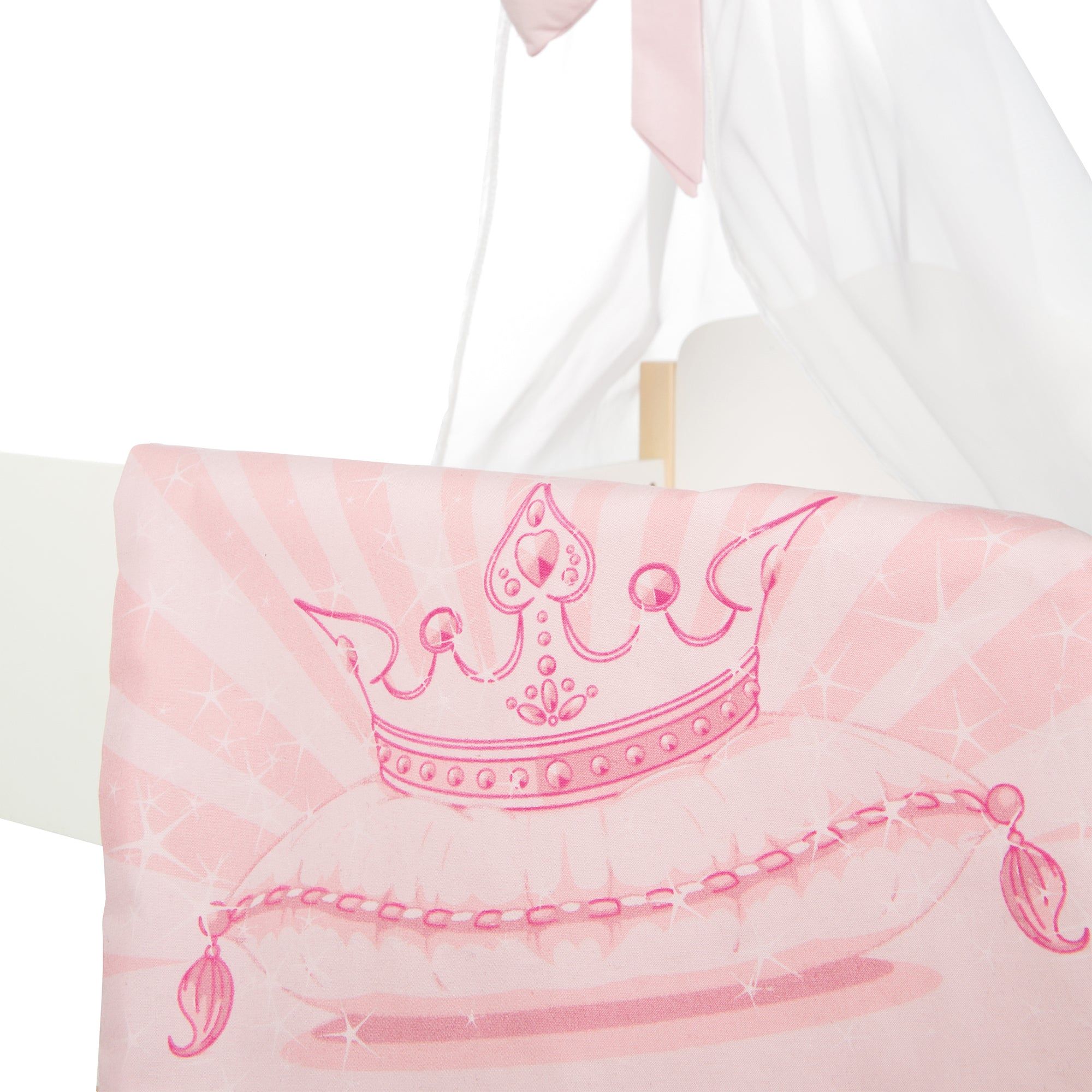 Rosa Bettwäsche mit Kronen-Motiv. Aufdruck auf Kissen. Rosa Strahlen-Hintergrund. Weißer Betthimmel mit Schleife.