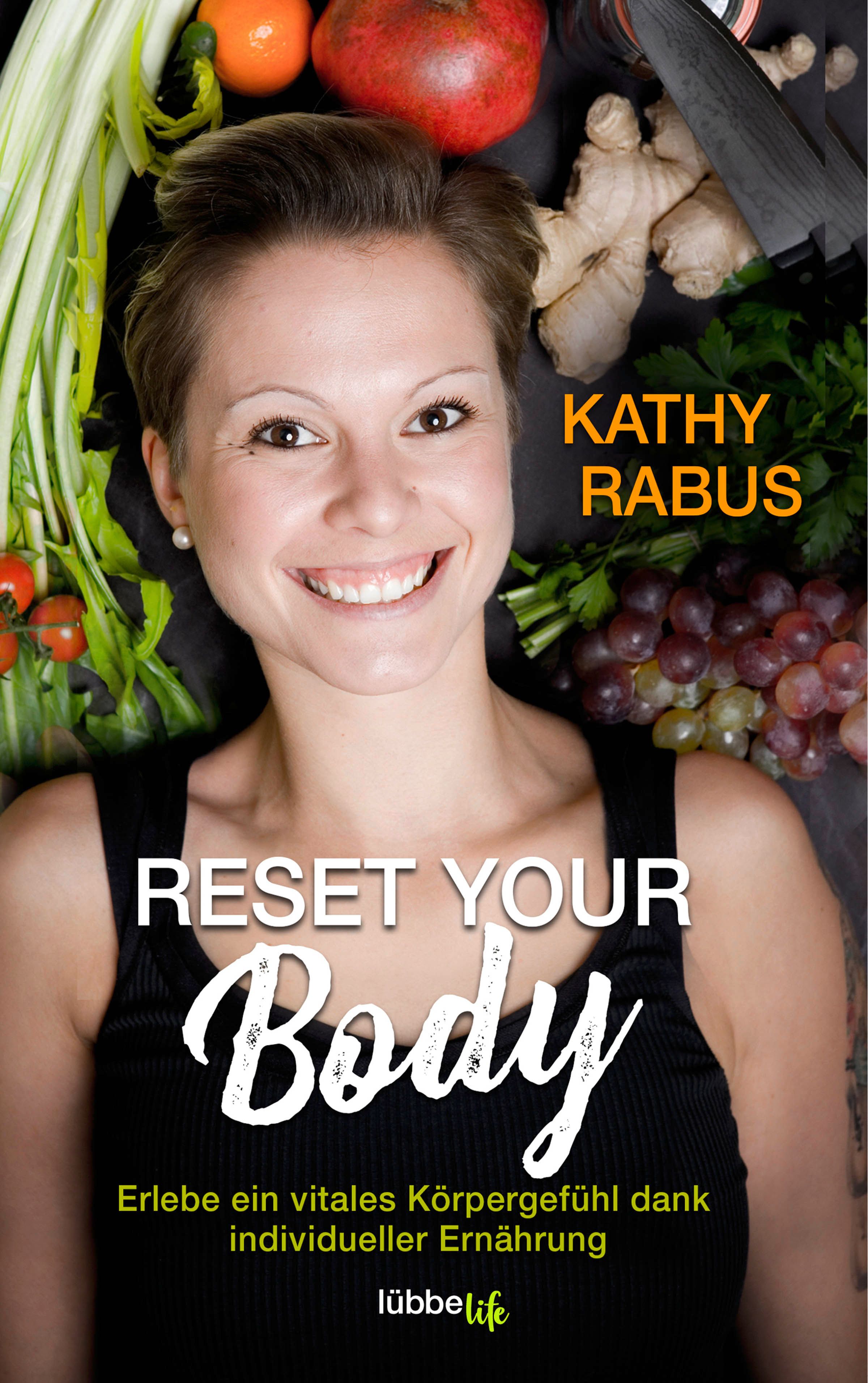 Buchcover mit Frau und Gemüse. Titel: Reset Your Body. Autorin: Kathy Rabus. Untertitel: Erlebe ein vitales Körpergefühl dank individueller Ernährung. Verlag: lübbe life.