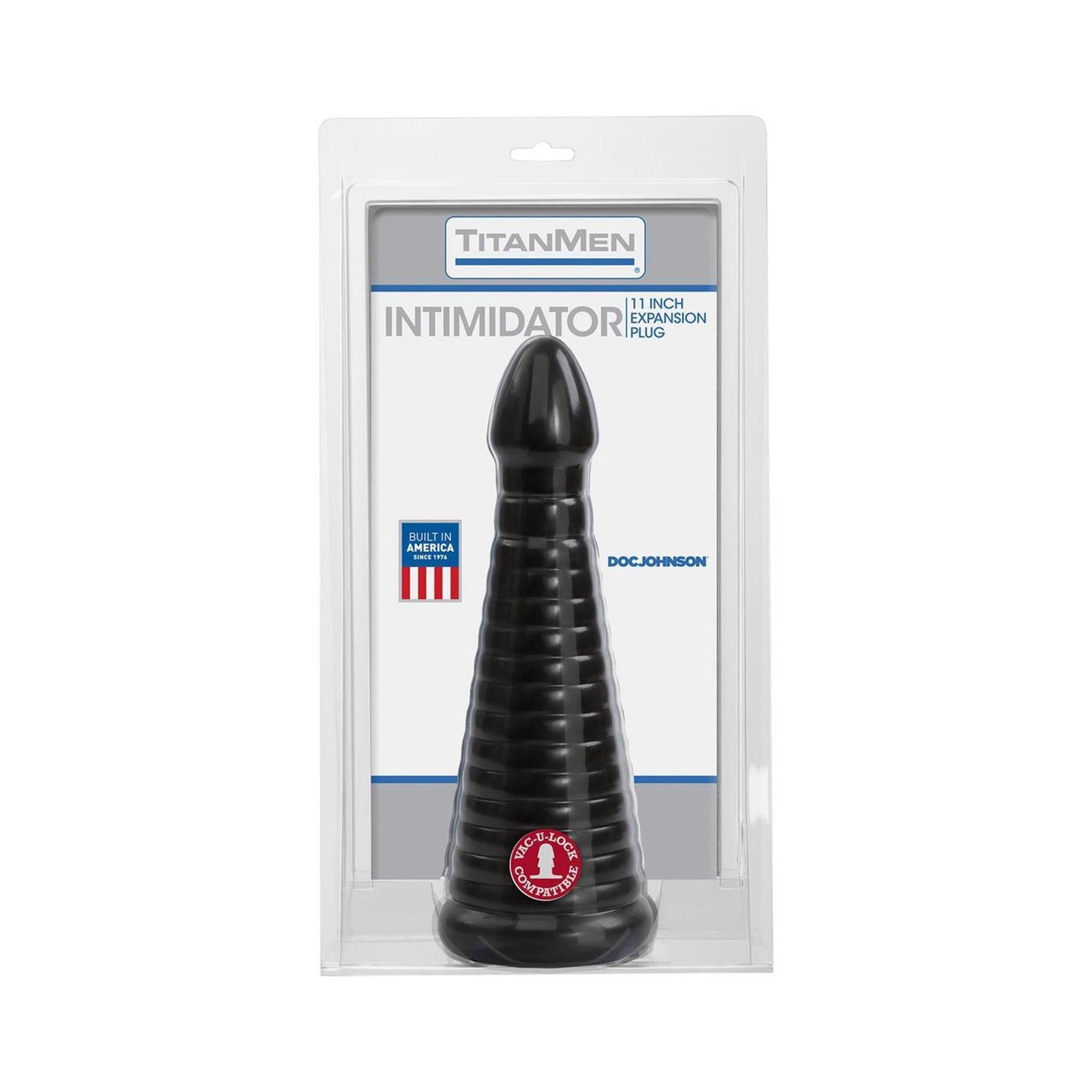 Schwarzer Butt Plug in Verpackung. Kegelförmig mit geriffelter Oberfläche. Marke: Intimidator, Doc Johnson.