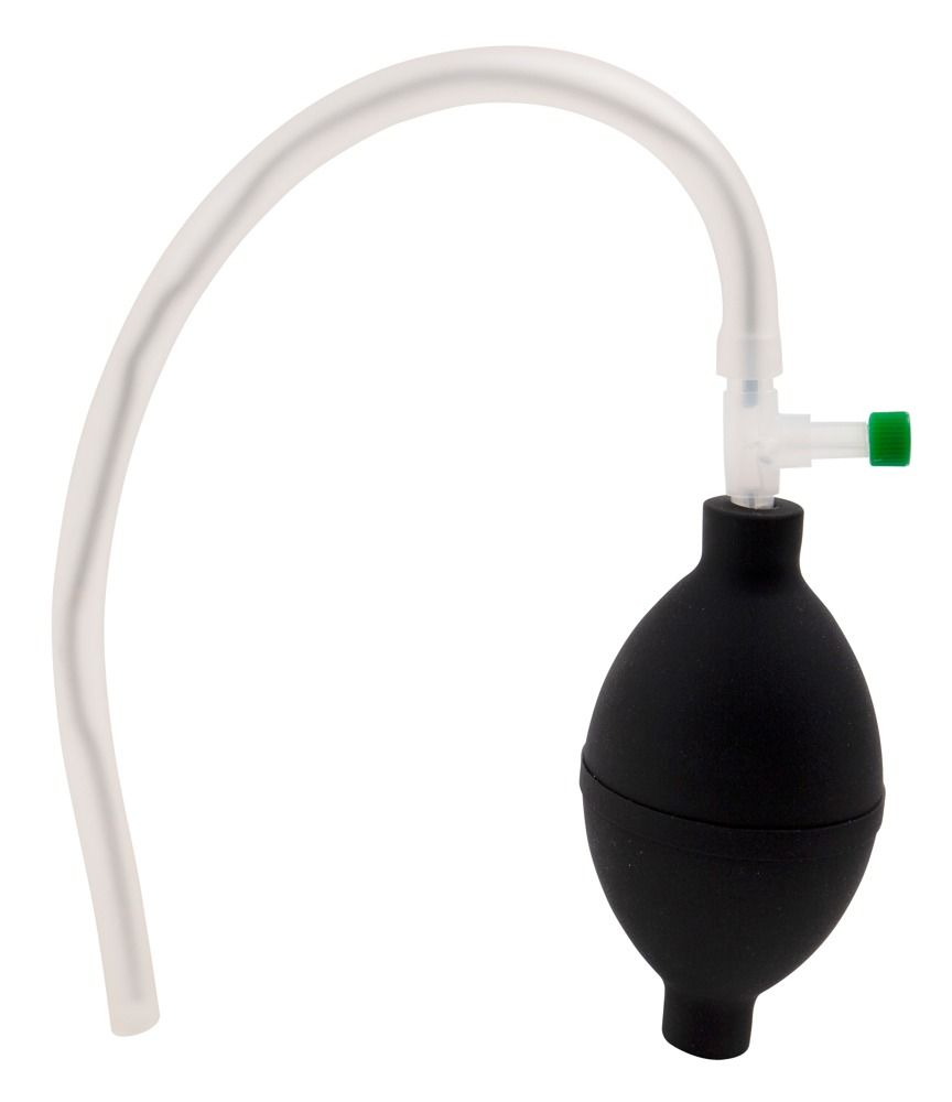 Schwarzer Ball mit Schlauch und grünem Ventil. Transparenter Schlauch. Schwarzer Ball.