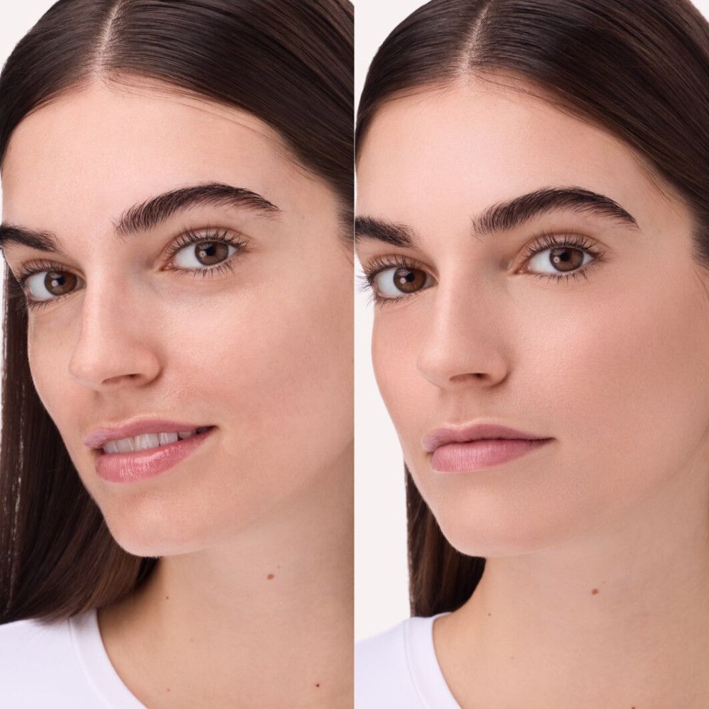 Zwei Porträts einer Frau. Links ungeschminkt, rechts mit Make-up. Deutlicher Unterschied im Hautton.