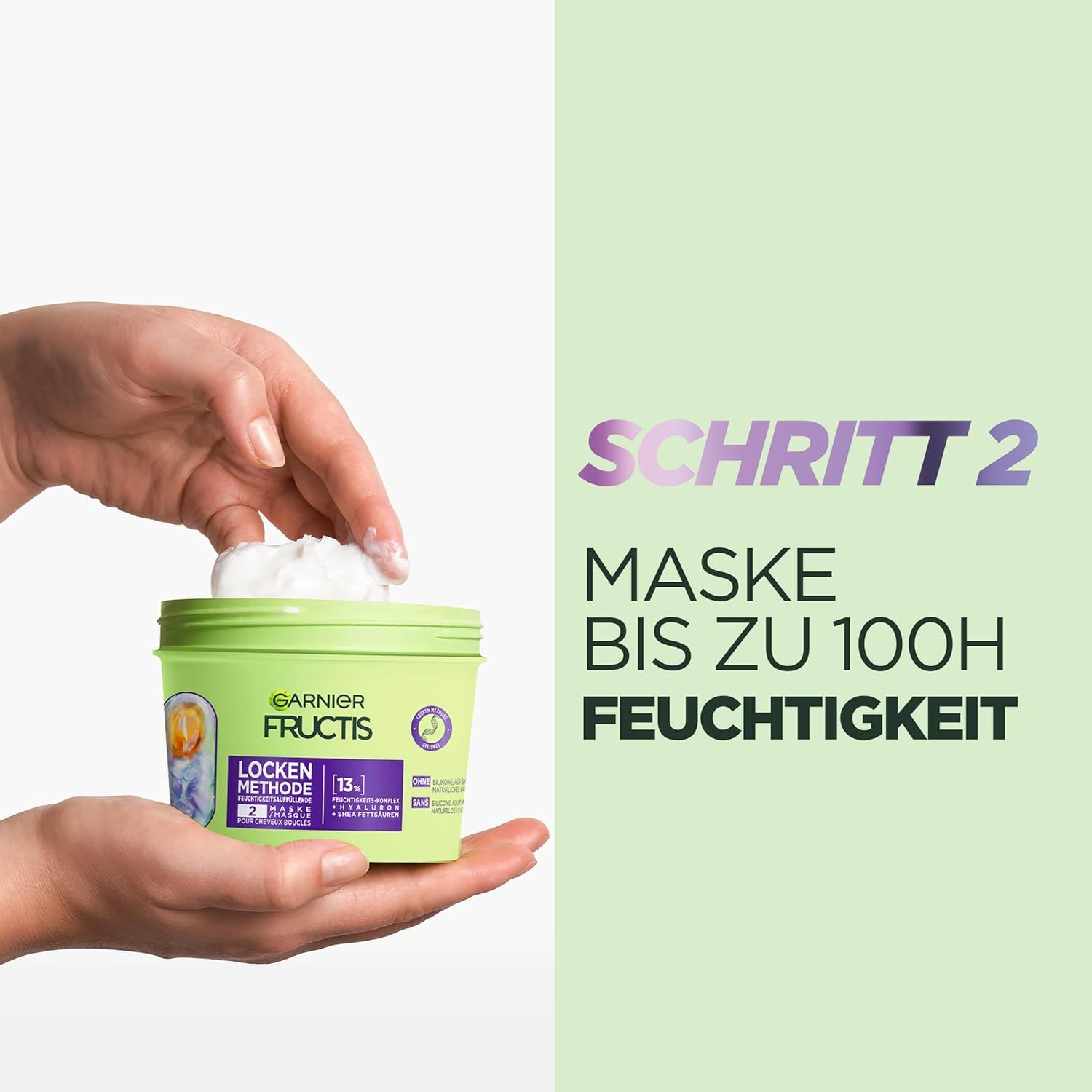 Hand hält grüne Garnier Fructis Locken Methode Haarmaske. Text: Schritt 2 Maske bis zu 100h Feuchtigkeit.