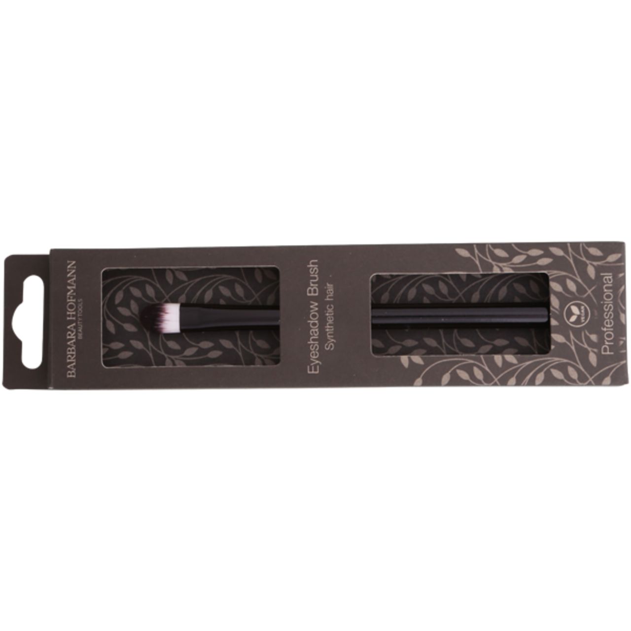 Lidschattenpinsel in Verpackung. Schwarzer Griff, helle Borsten. Aufschrift: Barbara Hofmann, Eyeshadow Brush, Synthetic Hair.