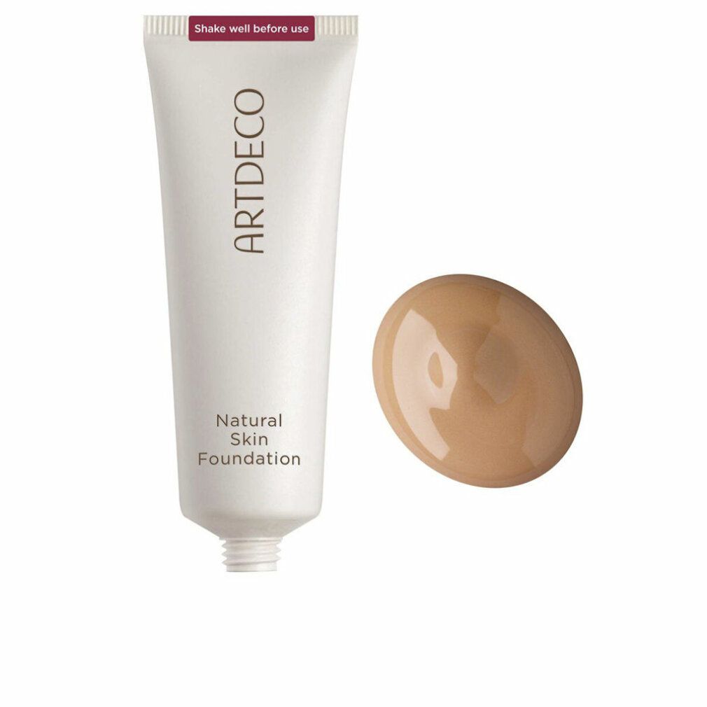 Tube mit Foundation und Farbprobe. Aufschrift: ARTDECO Natural Skin Foundation. Farbton: Warm-Roasted Peanut. Hinweis: Vor Gebrauch schütteln.