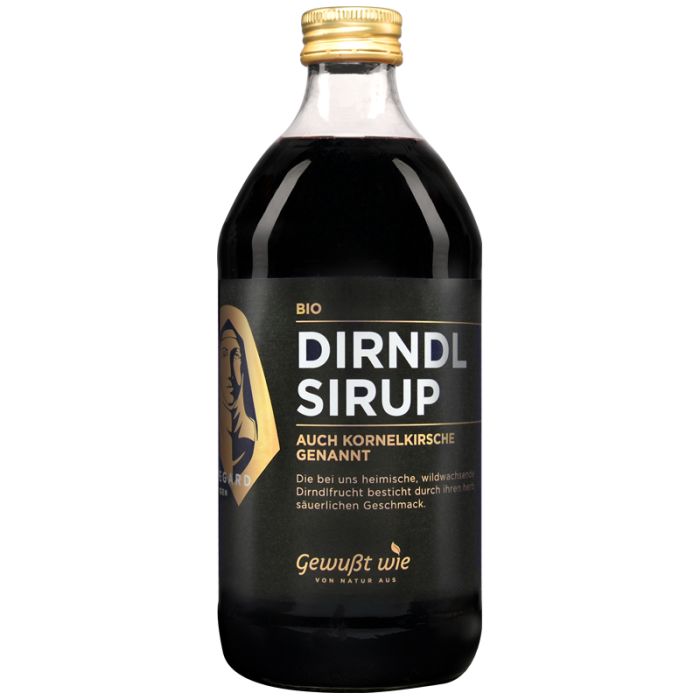 Glasflasche mit dunkler Flüssigkeit. Aufschrift: BIO DIRNDL SIRUP. Goldener Schraubverschluss. Schwarzes Etikett mit Text und Logo.