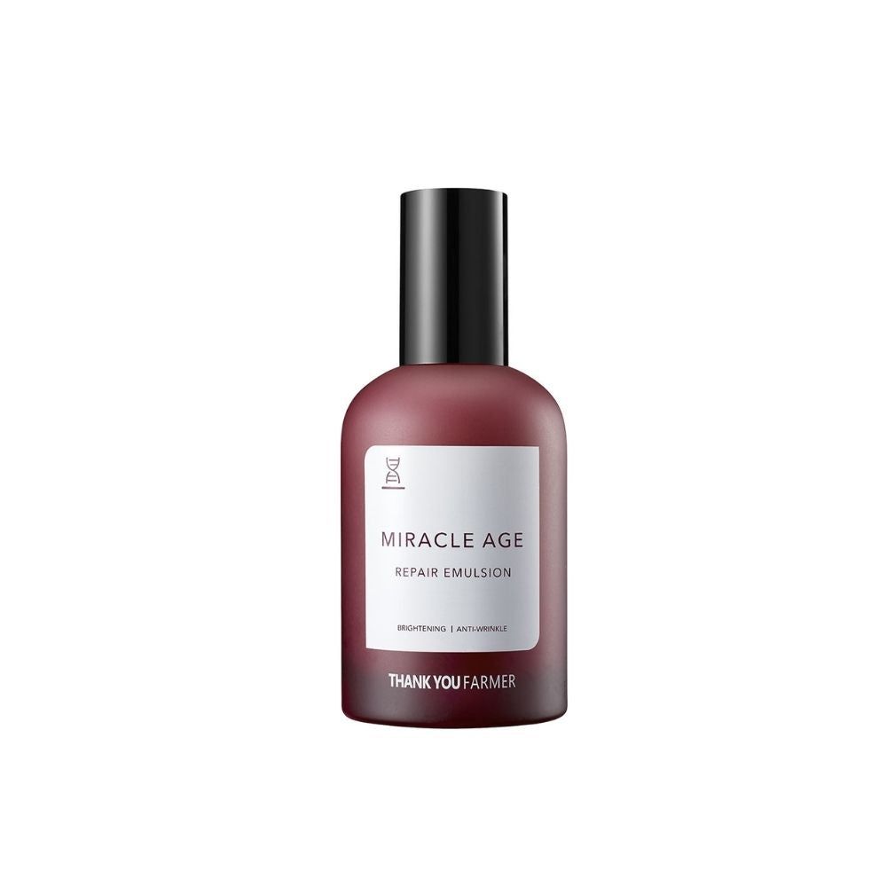 Flasche mit schwarzem Deckel und weißem Etikett. Aufschrift: Miracle Age Repair Emulsion. Marke: Thank You Farmer.