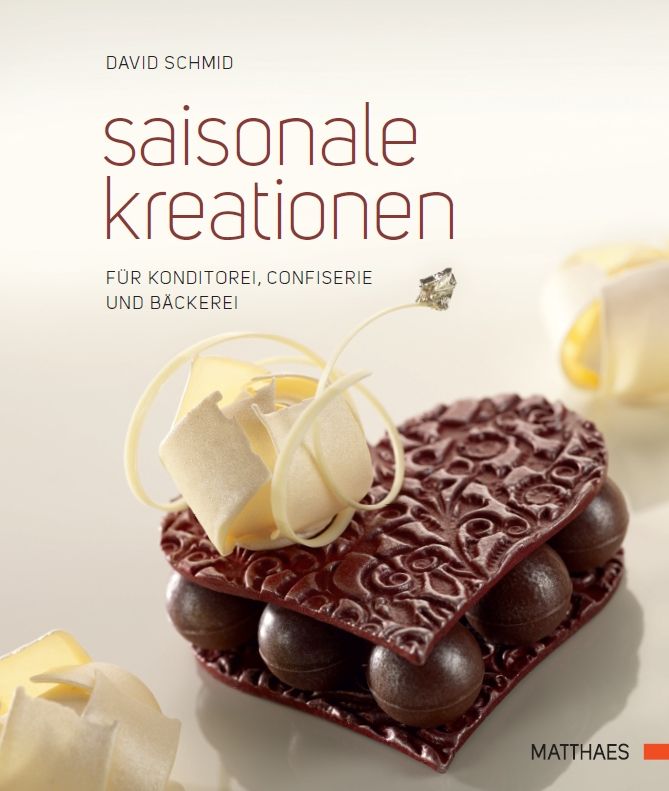 Buchcover mit Titel "saisonale kreationen". Darunter "Für Konditorei, Confiserie und Bäckerei". Dekoration: Schokoladenherz mit Kugeln.
