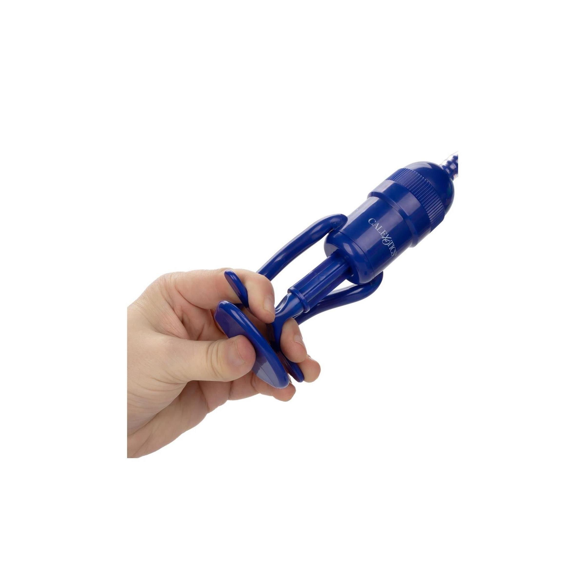 Blauer Griff, in Hand gehalten. Für Intimhygiene. Ohne weitere Details.