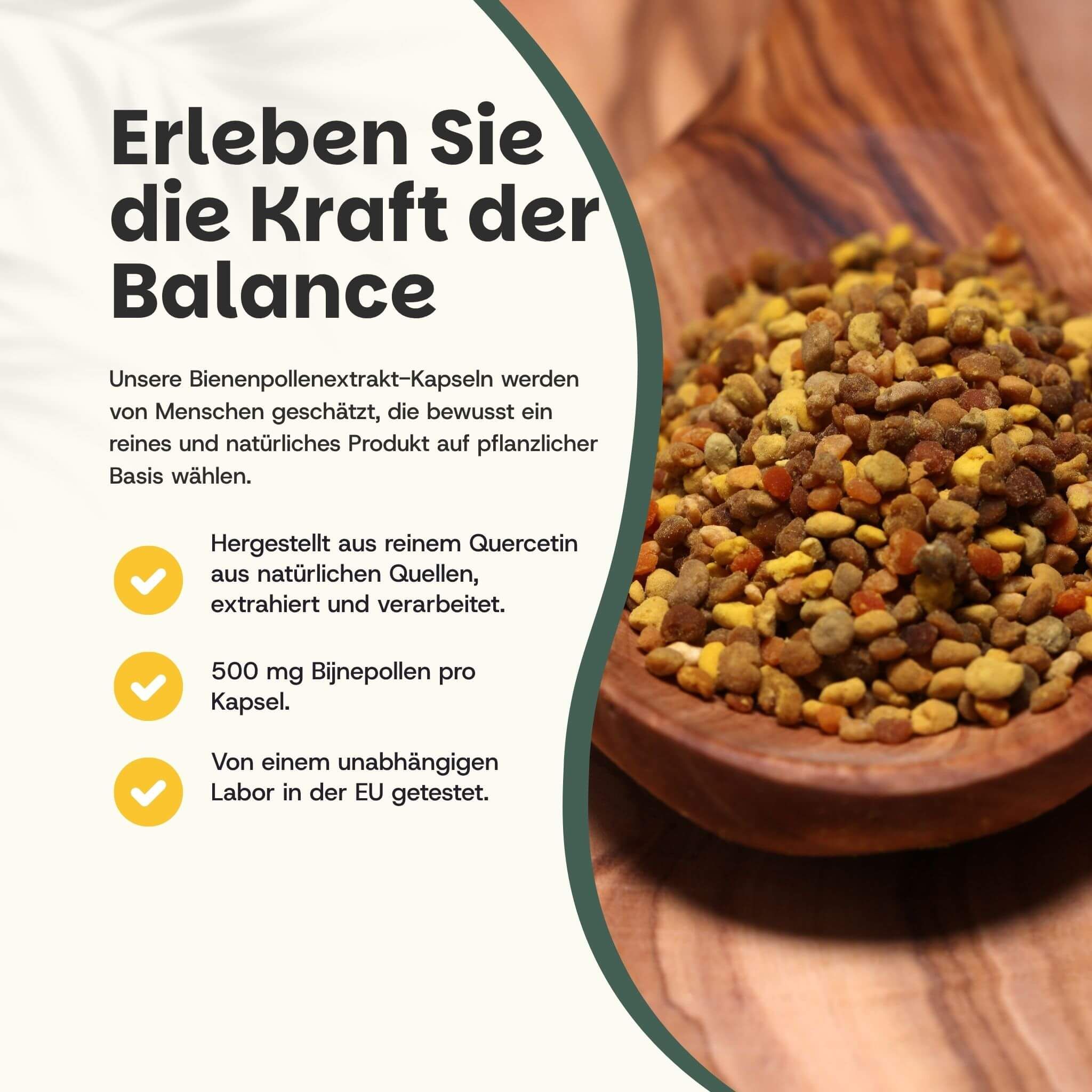 Nahaufnahme von Bienenpollen auf einem Holzlöffel. Gelbe Punkte. Text: 500 mg Bienenpollen pro Kapsel.