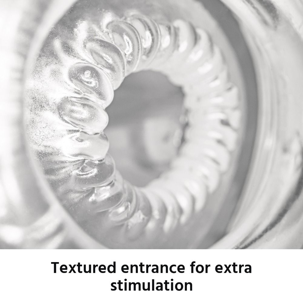 Nahaufnahme einer transparenten, geriffelten Öffnung. Ringförmige Struktur mit geriffelter Oberfläche. Text darunter: „Textured entrance...“