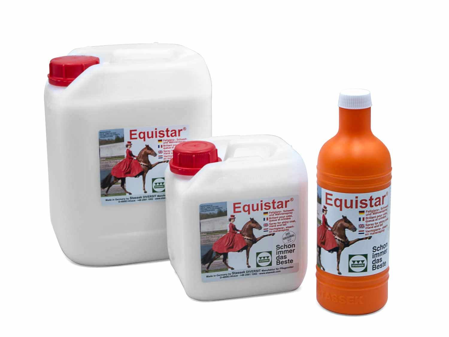 Drei Behälter. Zwei weiße Kanister und eine orangefarbene Flasche. Aufschrift: Equistar. Hersteller: Stassek.