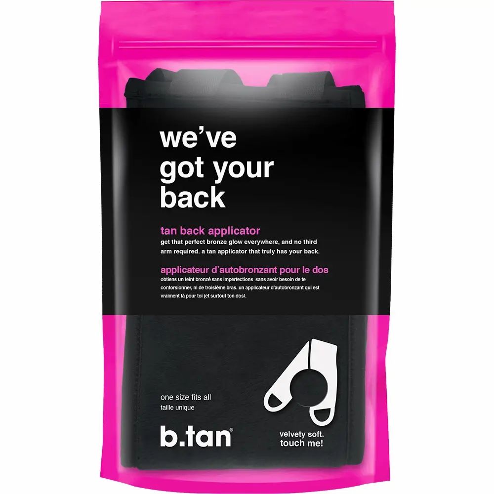 Schwarzer Applikator in pinker Verpackung. Text: We've got your back, tan back applicator, b.tan. Einheitsgröße.