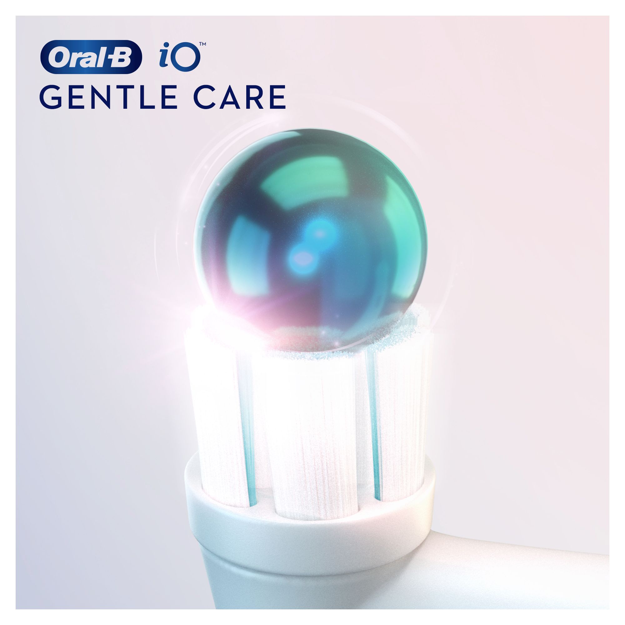 Aufsteckbürste mit blauen Borsten. Oral-B iO Logo und GENTLE CARE Schriftzug.