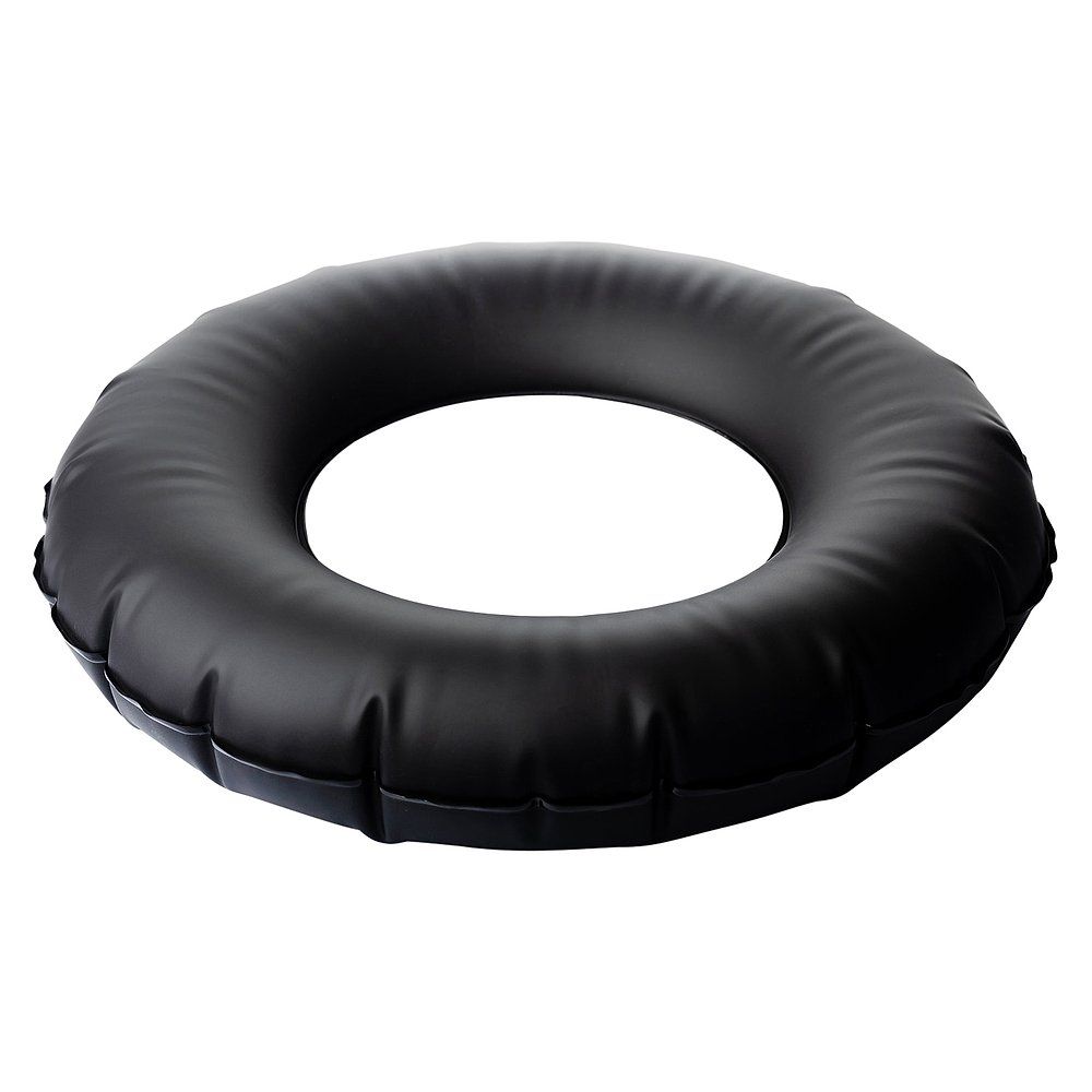 Schwarzer, ringförmiger Balance-Board-Wobbler. Runde Form, glatte Oberfläche.