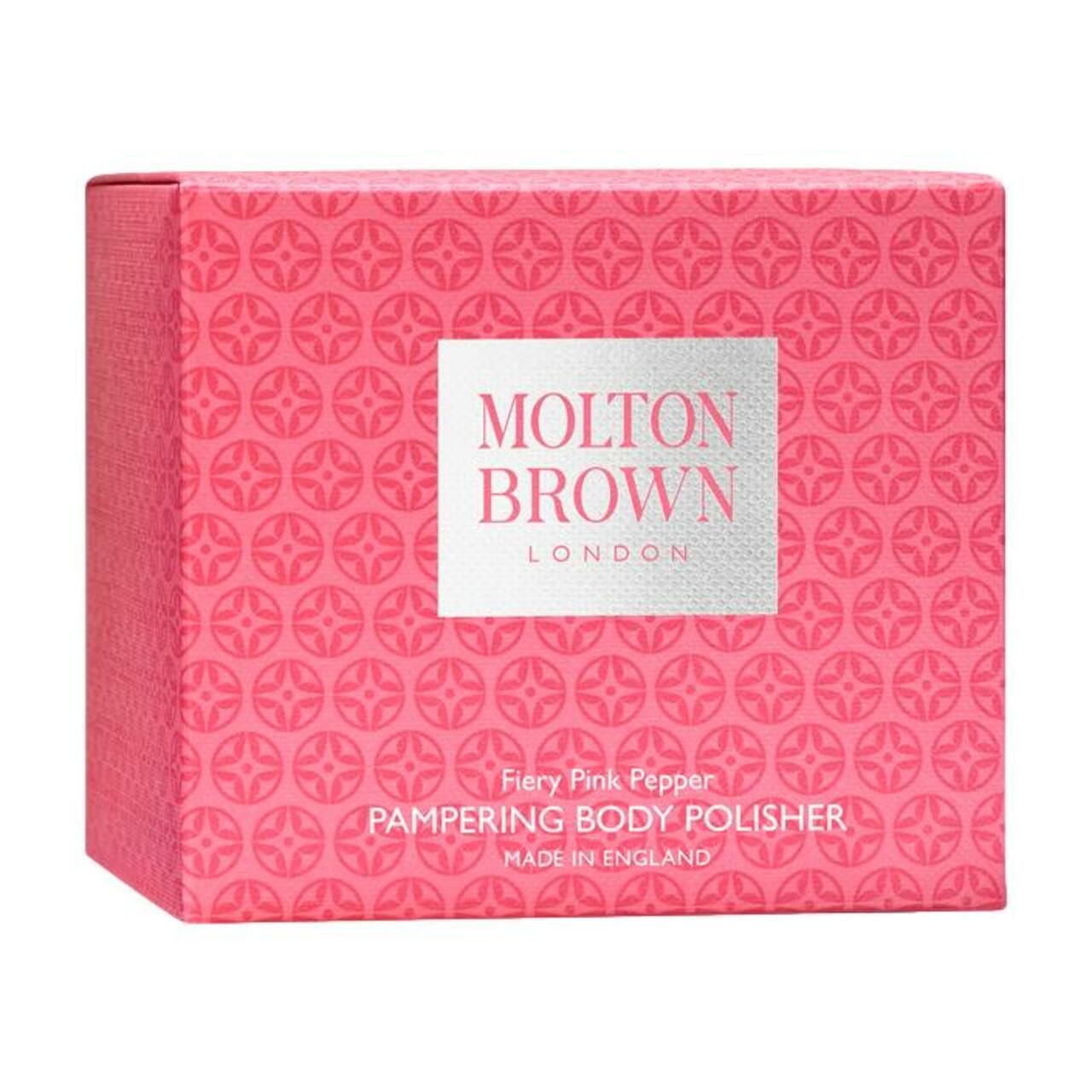 Pinkfarbene Schachtel mit Muster. Aufschrift: Molton Brown, Fiery Pink Pepper, Pampering Body Polisher. Made in England.