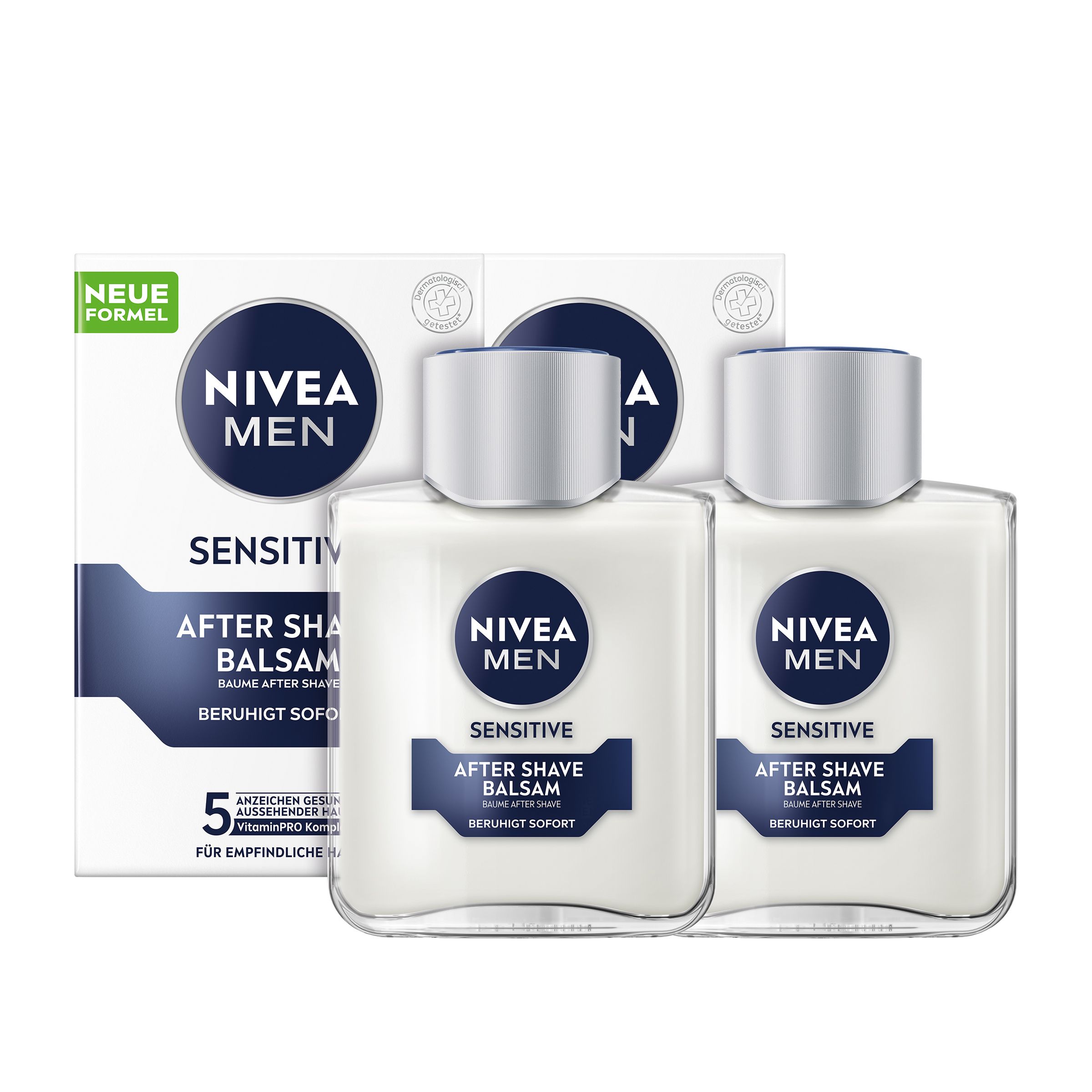 Zwei Flaschen NIVEA MEN After Shave Balsam Sensitive mit Verpackung. Weiße Flaschen mit blauem Etikett.