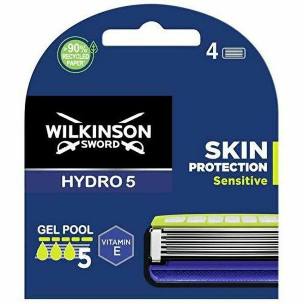Verpackung mit Rasierklingen. Marke: Wilkinson Sword. Aufschrift: Hydro 5, Skin Protection Sensitive. Enthält 4 Klingen. Mit 90% Recyclingpapier.