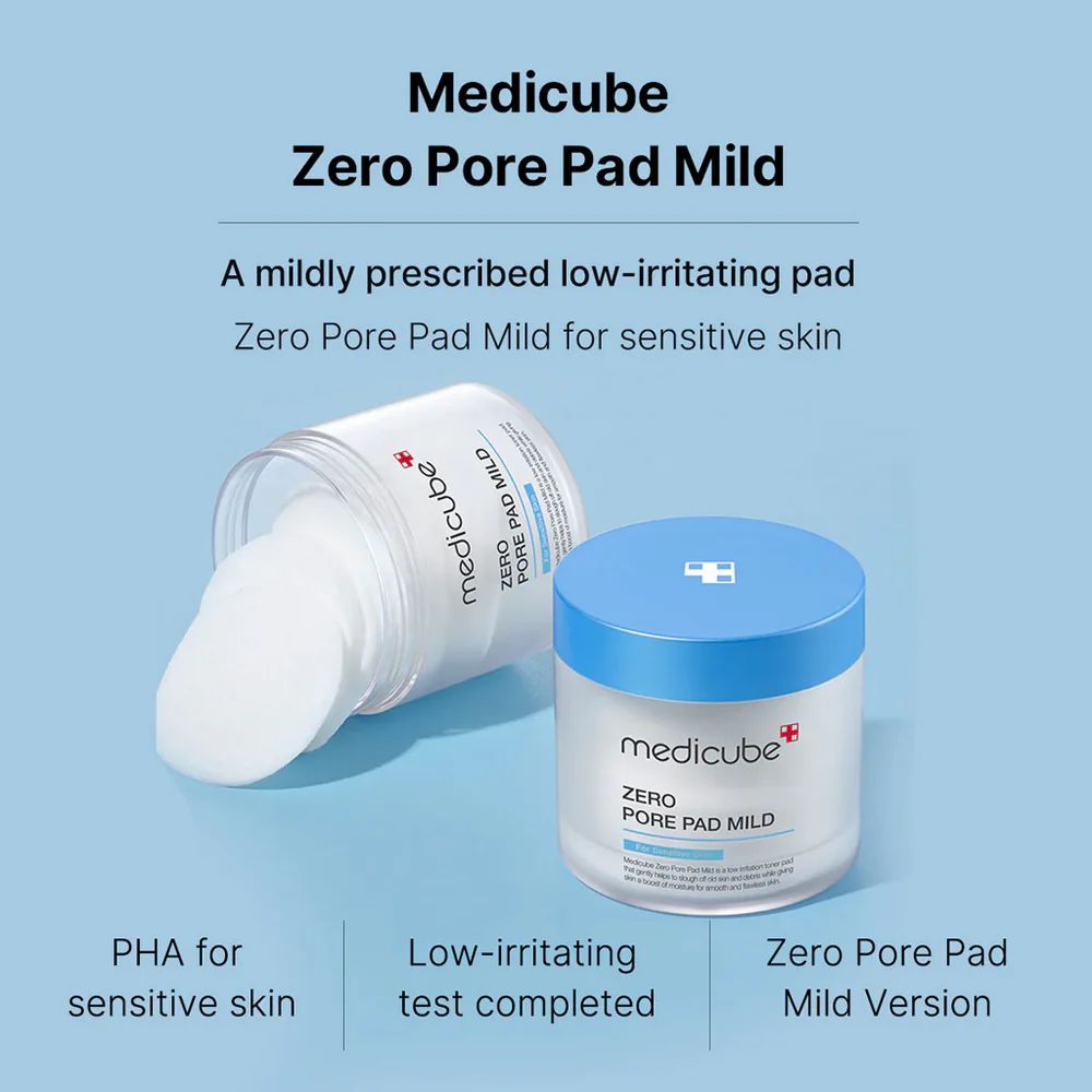 Zwei Behälter mit Pads. Aufschrift: medicube, ZERO PORE PAD MILD. Text: PHA für empfindliche Haut, Low-irritating test completed.