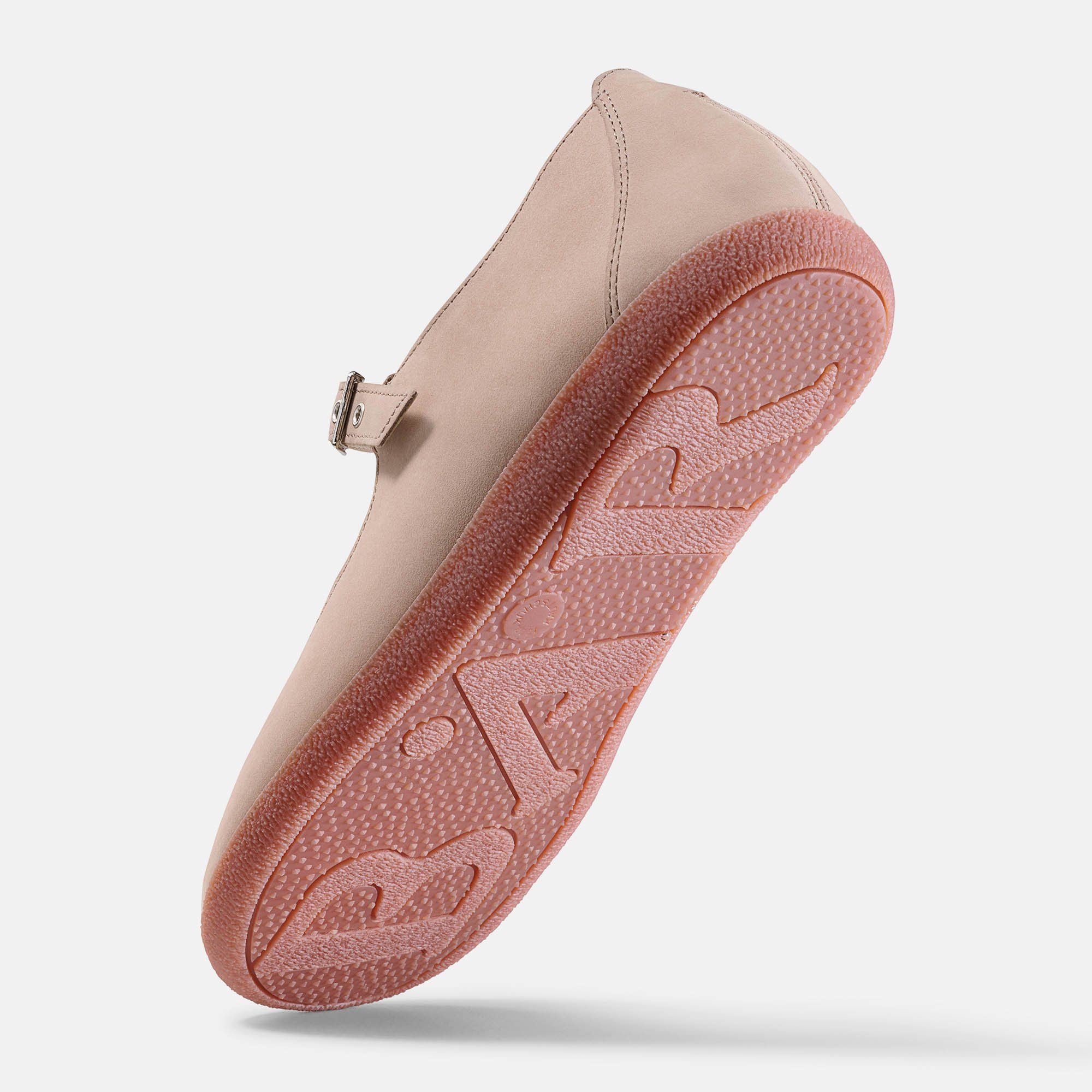 Beigefarbener Damen-Slipper mit T-Riemen und Schnallenverschluss. Rote Sohle. Unteransicht mit Logo.