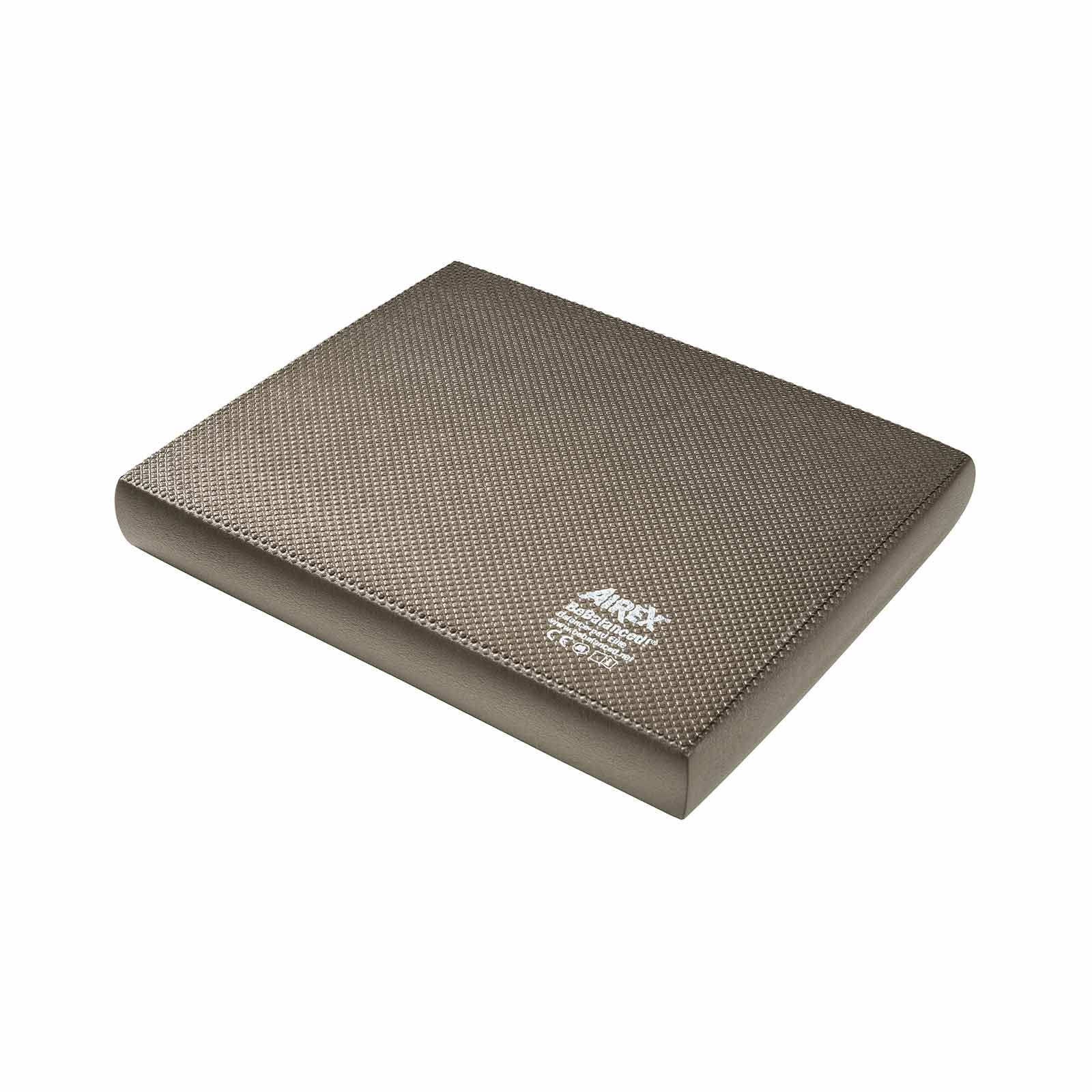 Graues Balance-Pad. Quadratische Form, abgerundete Kanten. Oberflächenstruktur mit Logo.  Airex Balance-Pad Elite.