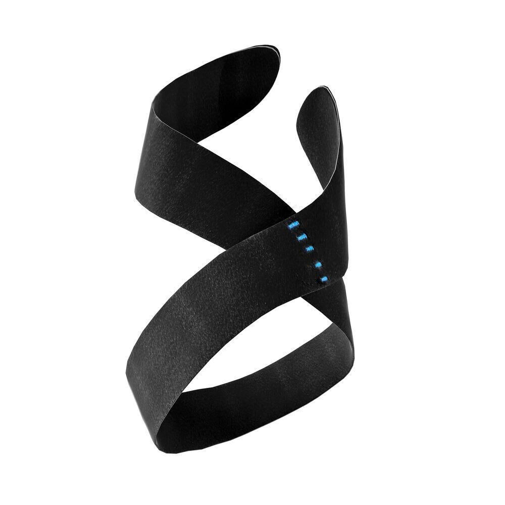 Schwarzes Band mit blauen Nähten, zur Stabilisierung des Sprunggelenks.