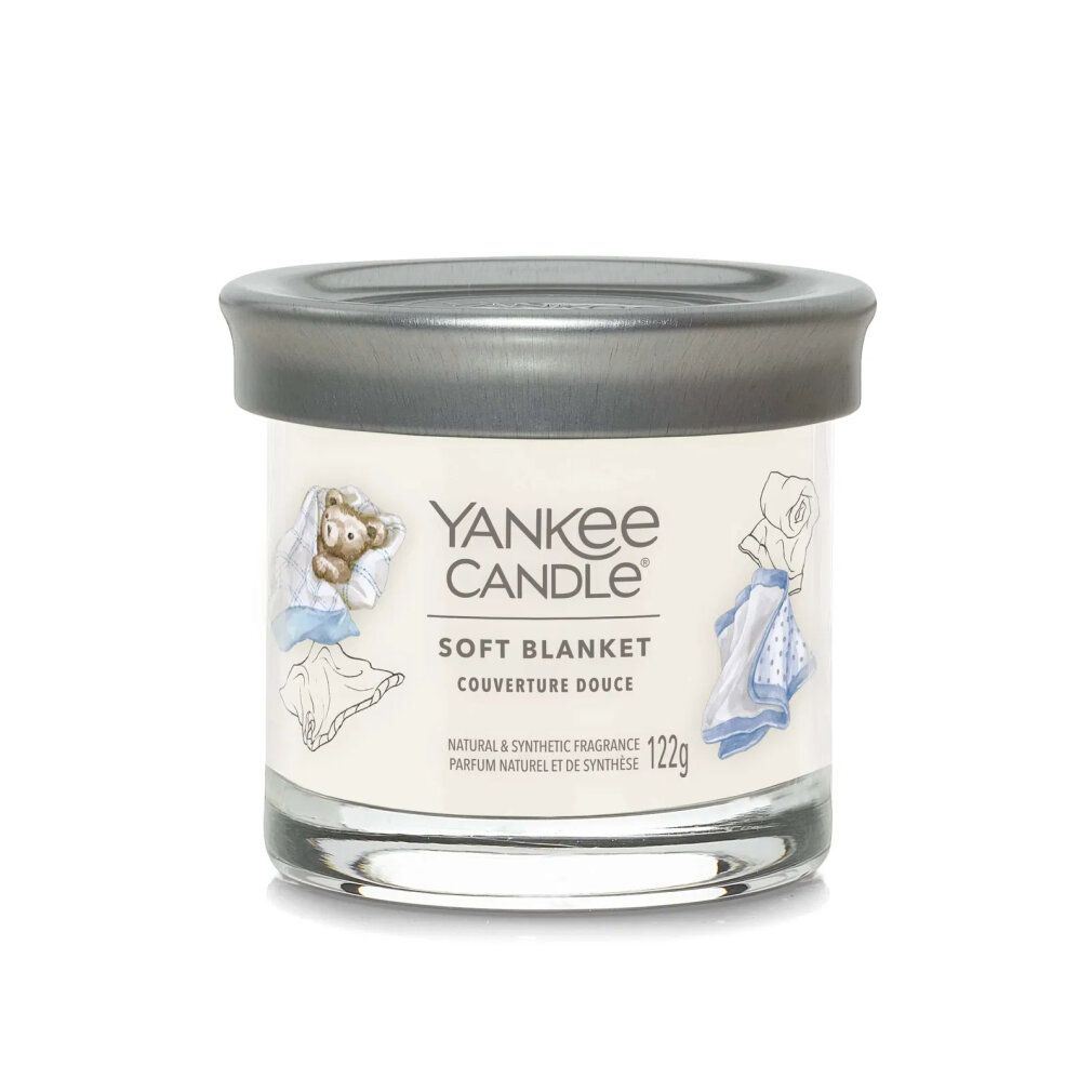 Kerzenglas mit Deckel. Aufschrift: Yankee Candle, Soft Blanket. Illustrationen von Teddybär und Decke. 122g.