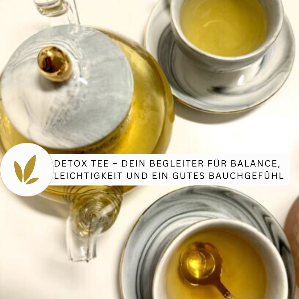 Teekanne und Tasse mit gelbem Tee. Text: Detox Tee - dein Begleiter für Balance, Leichtigkeit und ein gutes Bauchgefühl.