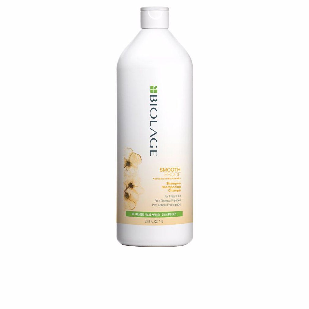 Weiße Shampoo-Flasche mit grünen und gelben Etiketten. BIOLAGE und SMOOTHPROOF-Schriftzug sind sichtbar. Flasche steht aufrecht.