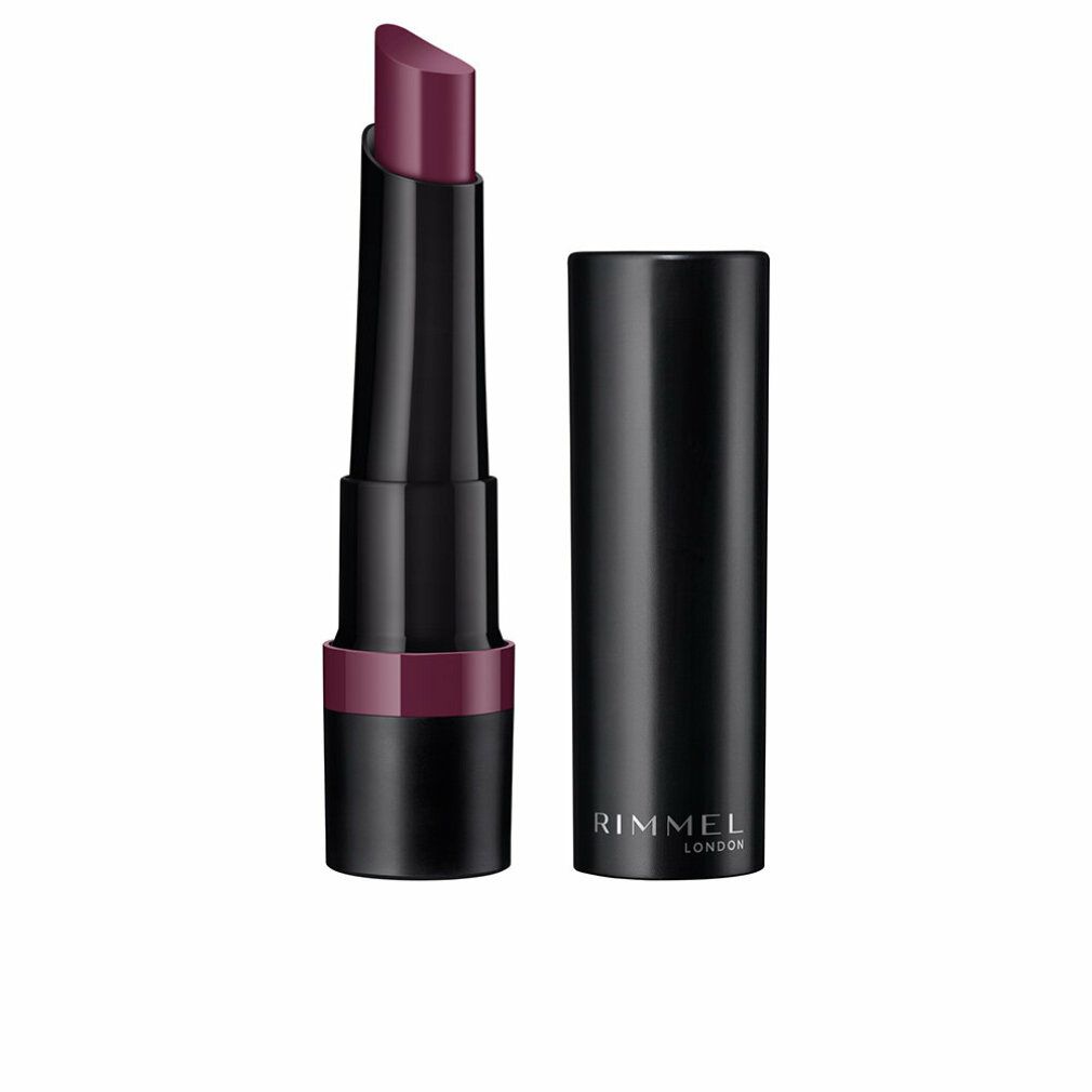 Lippenstift mit schwarzer Hülle und geöffnetem Stift. Der Lippenstift ist dunkelrot. Auf der Hülle steht "Rimmel London".