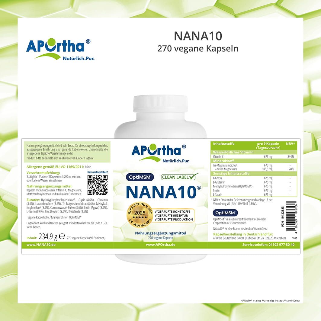 Nahaufnahme der Flaschenetiketts von APOrtha® NANA10® Kapseln. Enthält Informationen zu Inhaltsstoffen, Nährwerten und Hersteller.