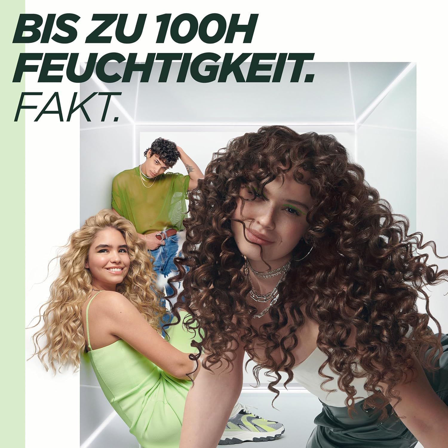 Drei Personen mit lockigem Haar. Text: Bis zu 100h Feuchtigkeit. Fakt.