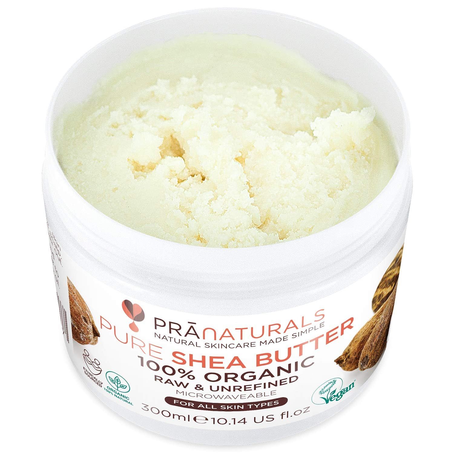 Offener Tiegel Sheabutter. Text: PRANATURALS, 100% Organic, Raw & Unrefined. Für alle Hauttypen. Vegan. 300ml.