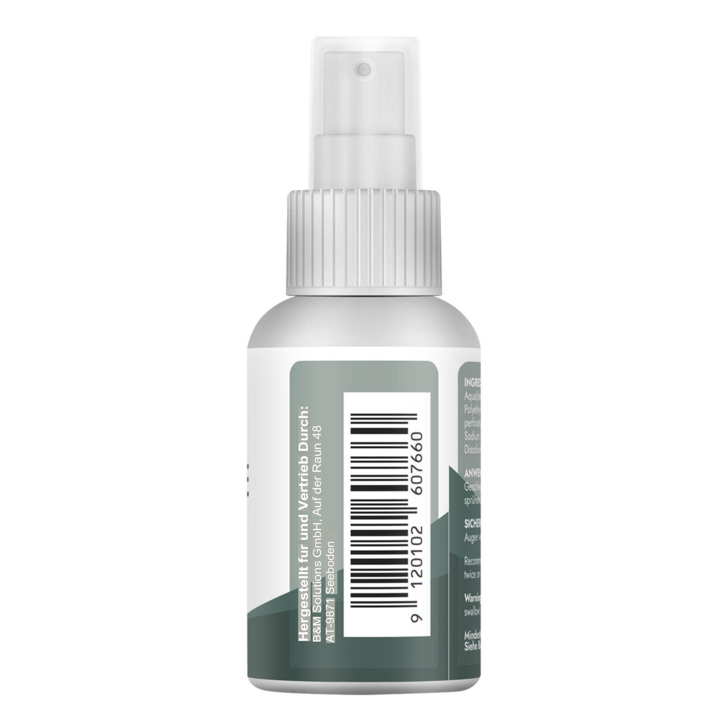 Rückseite einer weißen Sprühflasche. Text mit Herstellerinformationen und Barcode. "Hergestellt für und Vertrieb durch: ATHENAS GmbH".