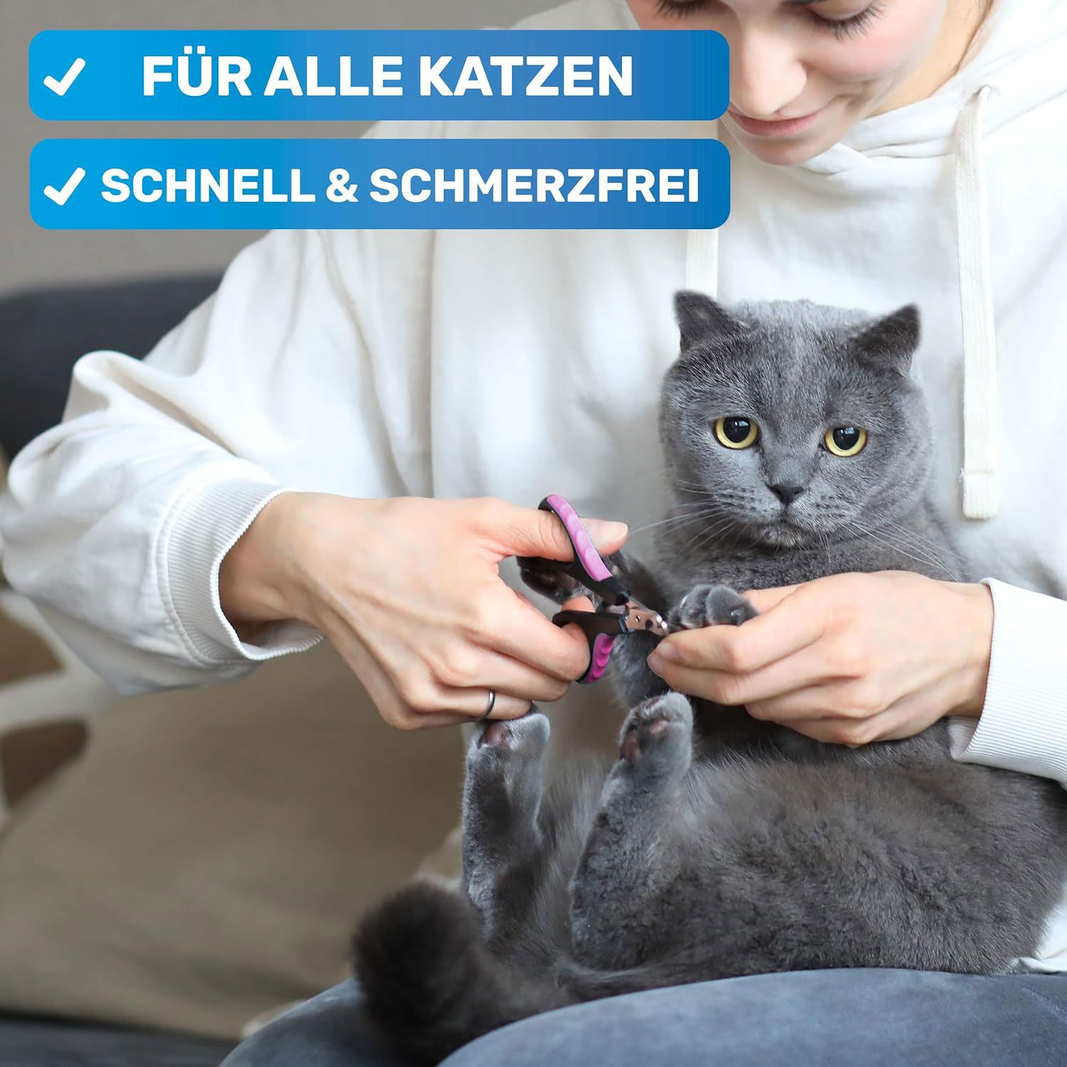 Person schneidet Katze die Krallen. Text: Für alle Katzen, Schnell & schmerzfrei.