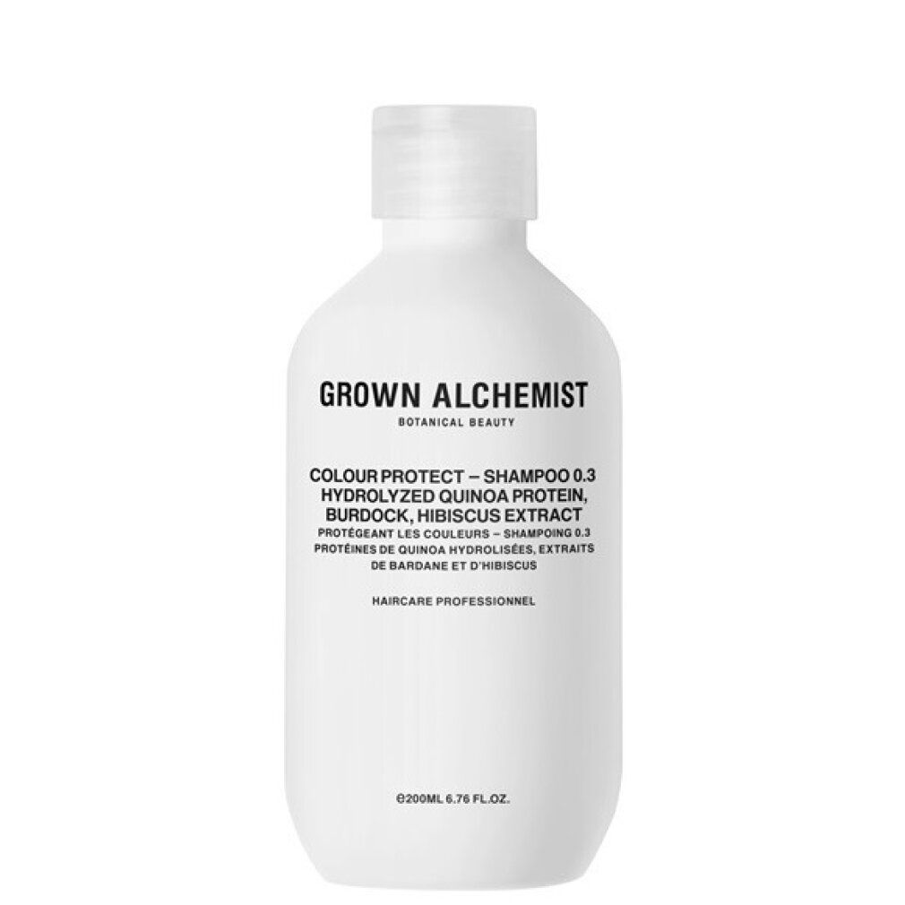 Weiße Flasche mit Grown Alchemist Shampoo-Etikett. Aufschrift: Colour Protect Shampoo 0.3. Enthält Proteine, Burdock, Hibiskus-Extrakt.