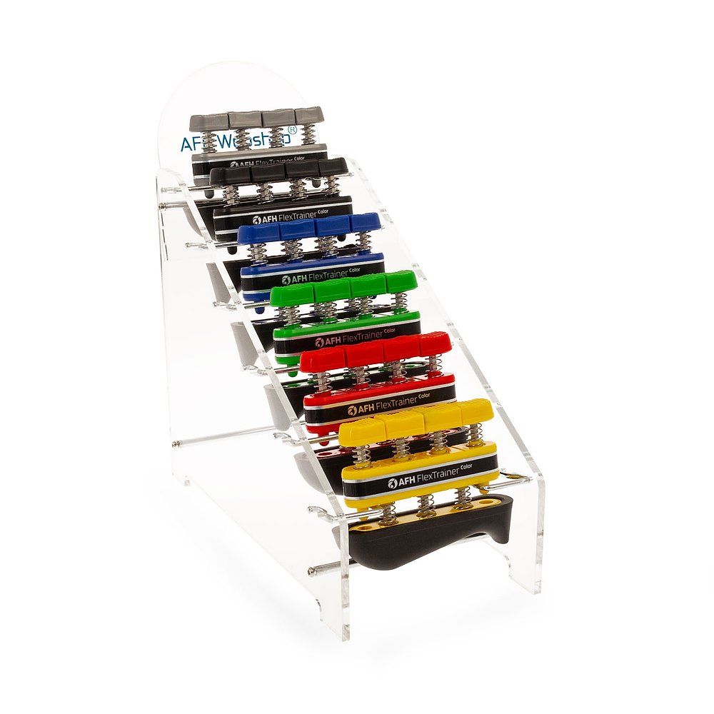 Fingertrainer-Set in verschiedenen Farben auf einem transparenten Displayständer.