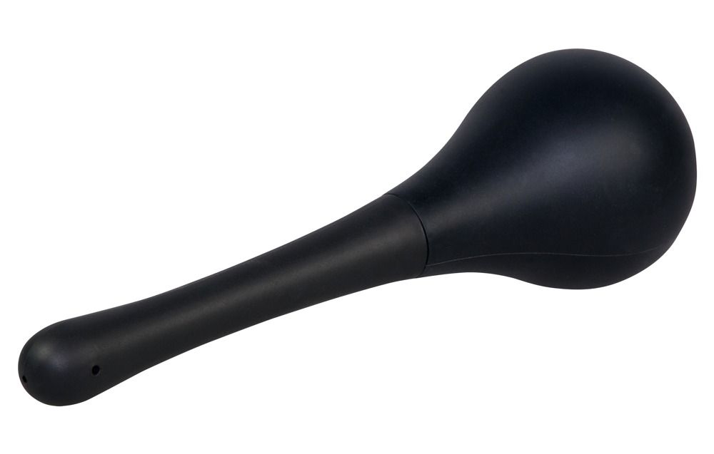 Schwarze Analdusche mit schmalem Spritzaufsatz. Birnenförmiger Körper, langer Hals.