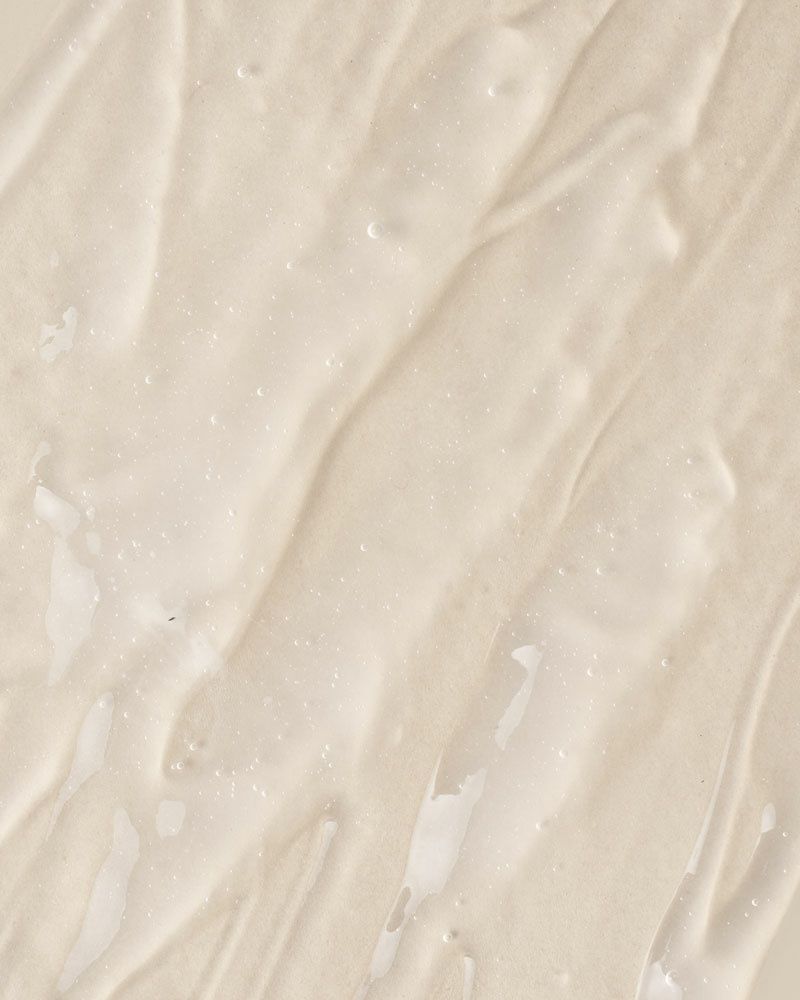 Abstrakte Textur eines hellen Gels mit leichten Wellen und Bläschen.