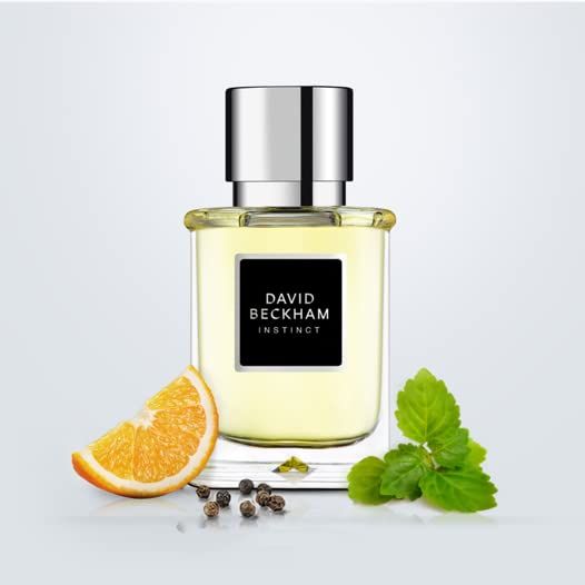David Beckham Instinct Eau de Toilette Flakon mit Zutaten. Flakon mit silbernem Verschluss. Orange, Minze und Pfefferkörner.
