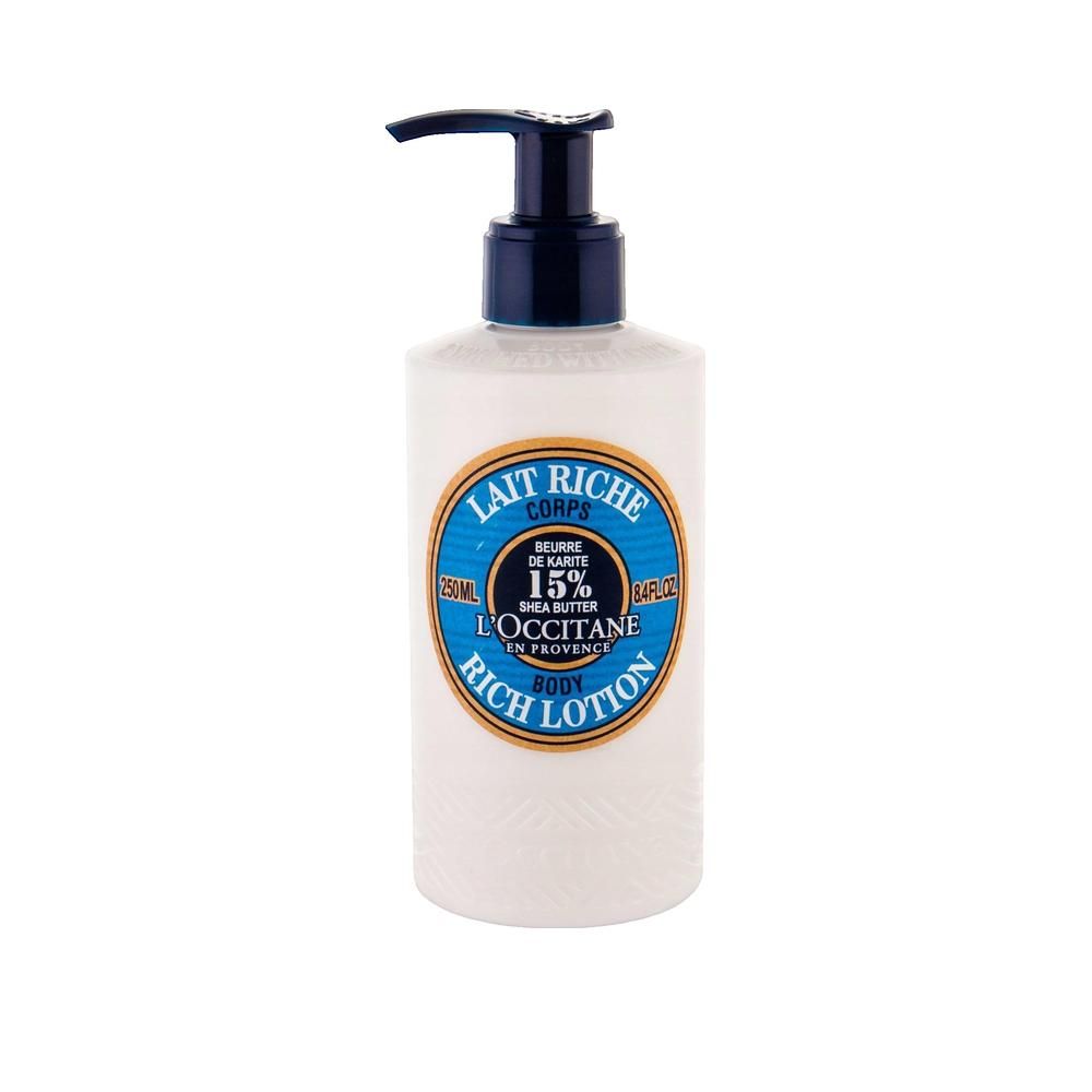 Weiße Flasche mit blauem Pumpkopf. Aufkleber mit Text: Lait Riche Corps, 15% Shea Butter, L'Occitane, Rich Lotion.