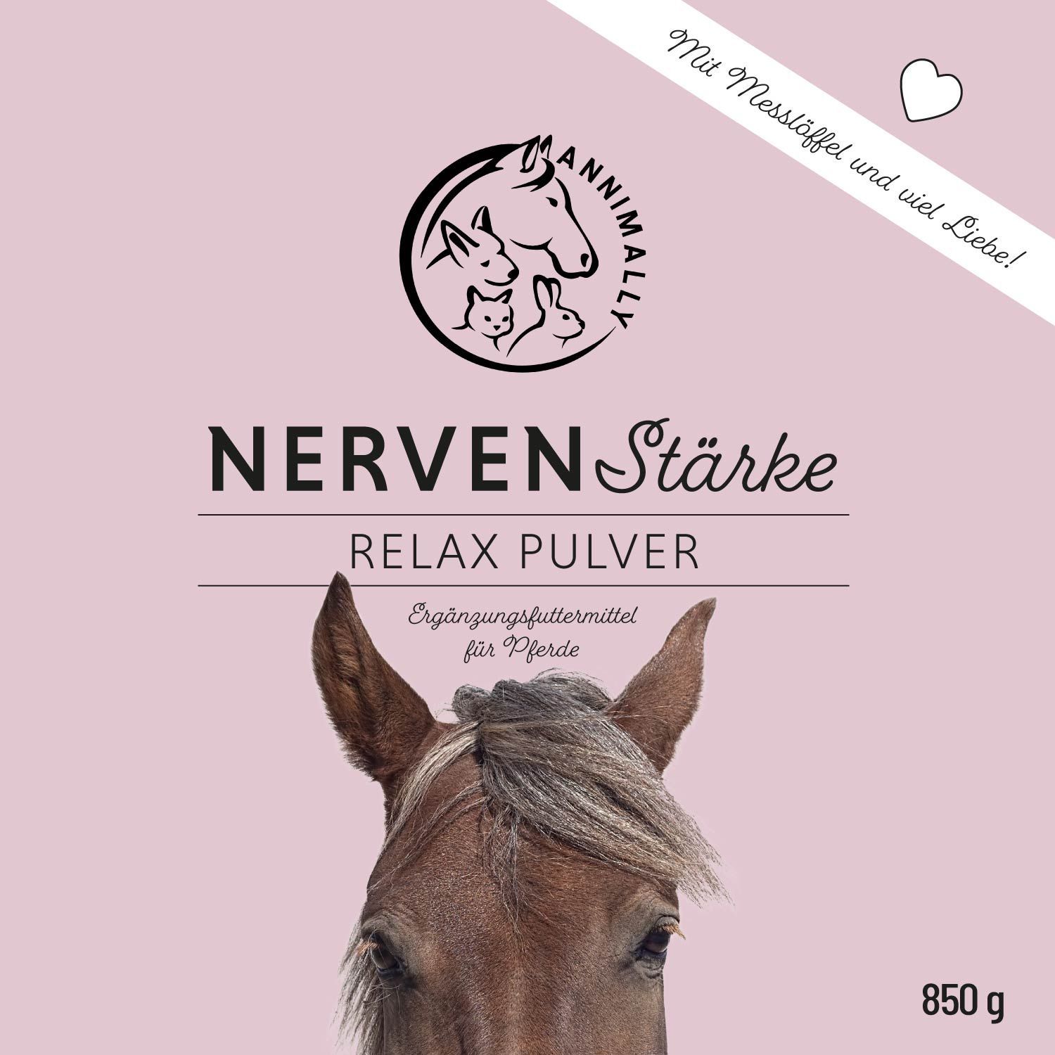 Rosa Verpackung mit Produktnamen und Logo. Pferdeteil im unteren Bereich. Text: Nervenstärke Relax Pulver.
