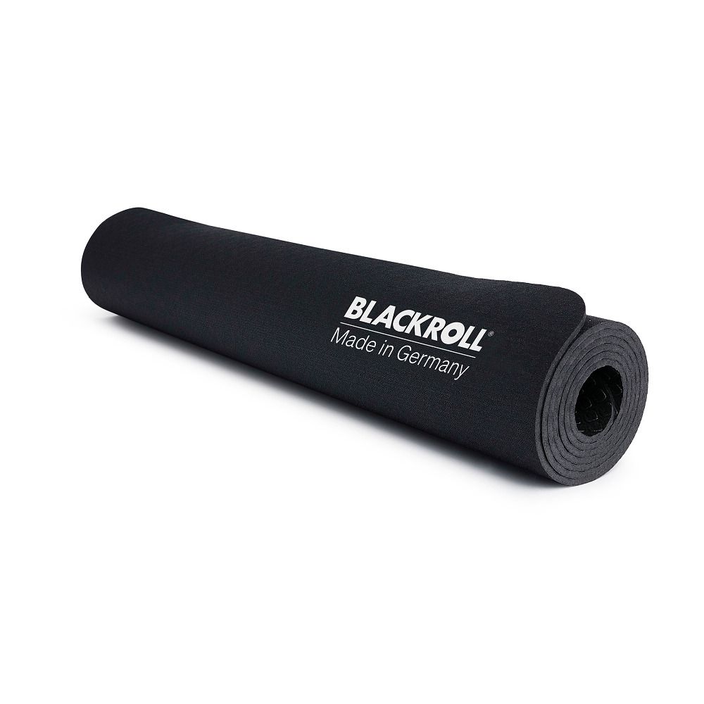 Gerollte schwarze Matte. Aufgedruckt: BLACKROLL, Made in Germany.