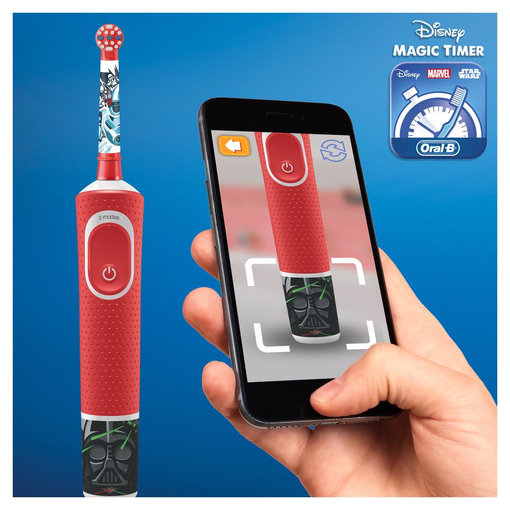 Rote elektrische Zahnbürste mit Star Wars-Motiv, die auf einem Smartphone-Bildschirm angezeigt wird. Das Telefon wird von einer Hand gehalten.