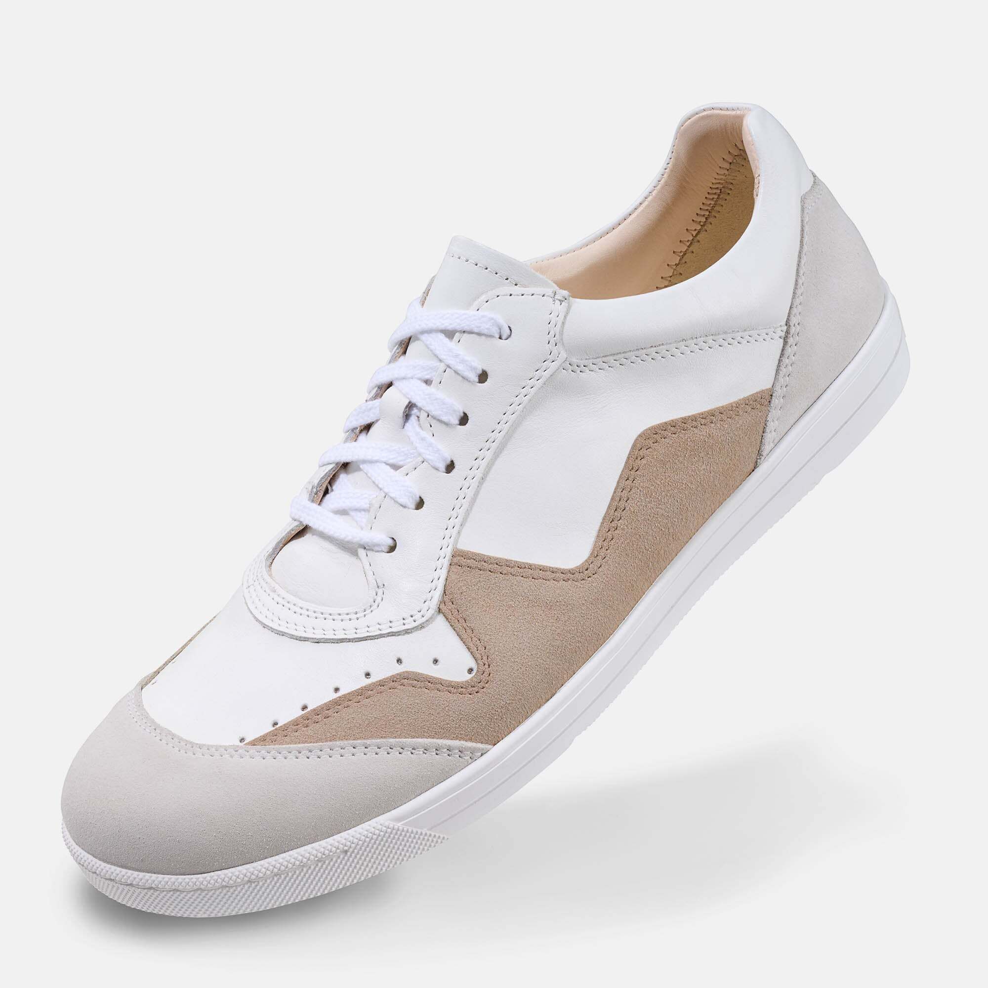 Weiße und beige Damen-Schnürschuhe aus Leder und Wildleder, Seitenansicht.