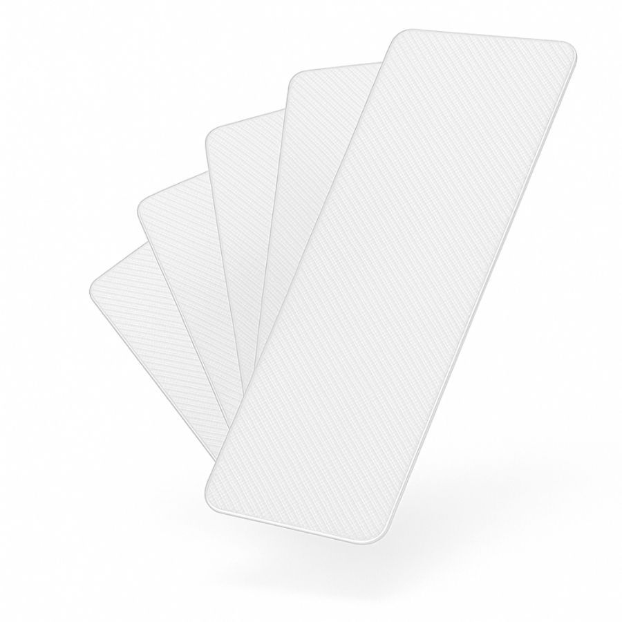 Vier rechteckige, weiße Pflaster mit geriffelter Oberfläche. Sie sind leicht überlappend angeordnet.