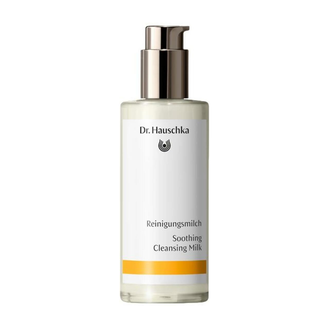 Dr. Hauschka Reinigungsmilch Flasche mit Spender. Weißes Etikett mit Produktnamen und Logo. Orangefarbener Streifen.